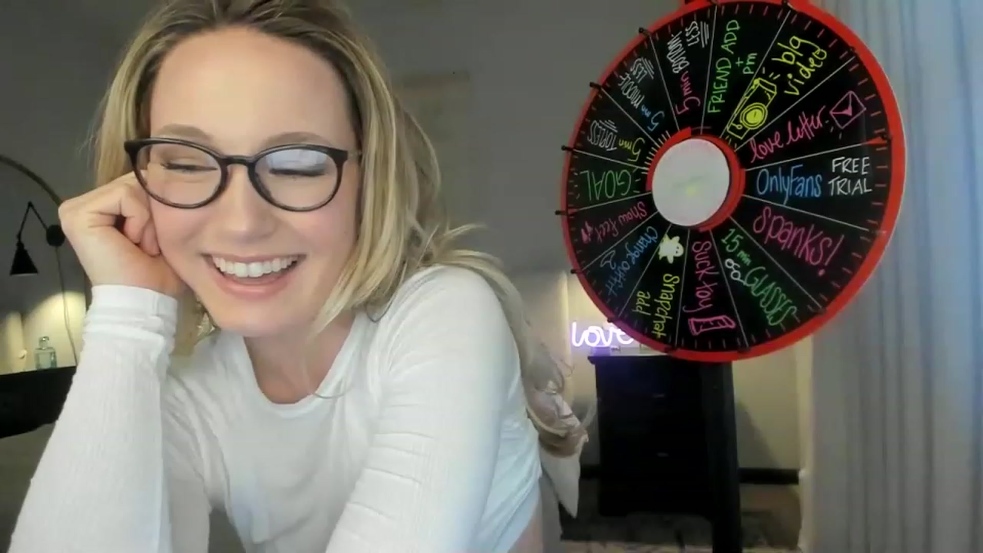 Gallery image thumbnail from LilLadyBird's myfreecams stream on, 01/27/2023, 24:43 image 4 of 20