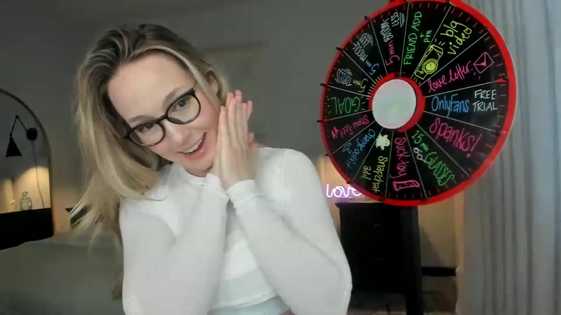 Gallery image thumbnail from LilLadyBird's myfreecams stream on, 01/27/2023, 24:43 image 3 of 20