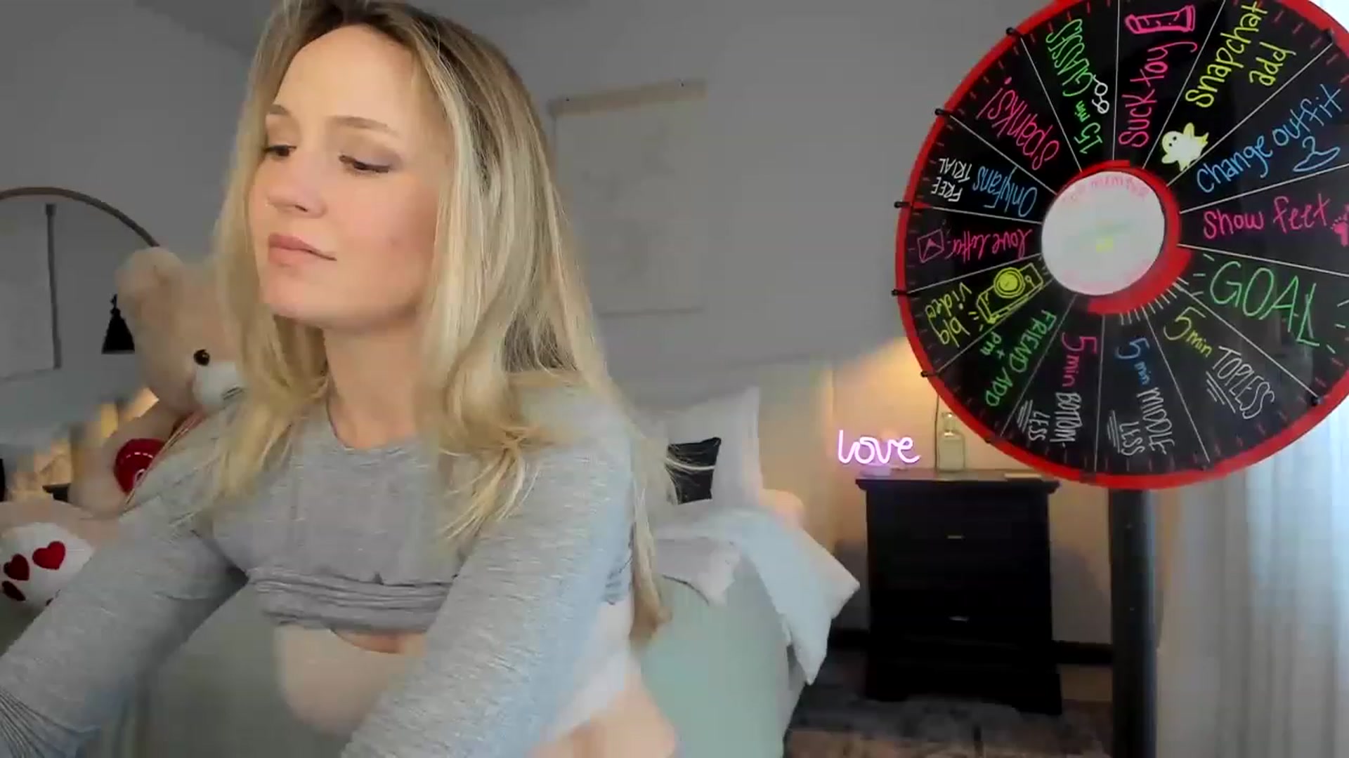 Gallery image thumbnail from LilLadyBird's myfreecams stream on, 01/27/2023, 22:35 image 6 of 20