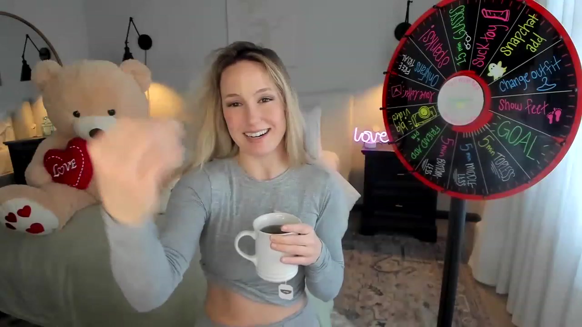 Gallery image thumbnail from LilLadyBird's myfreecams stream on, 01/27/2023, 22:35 image 13 of 20