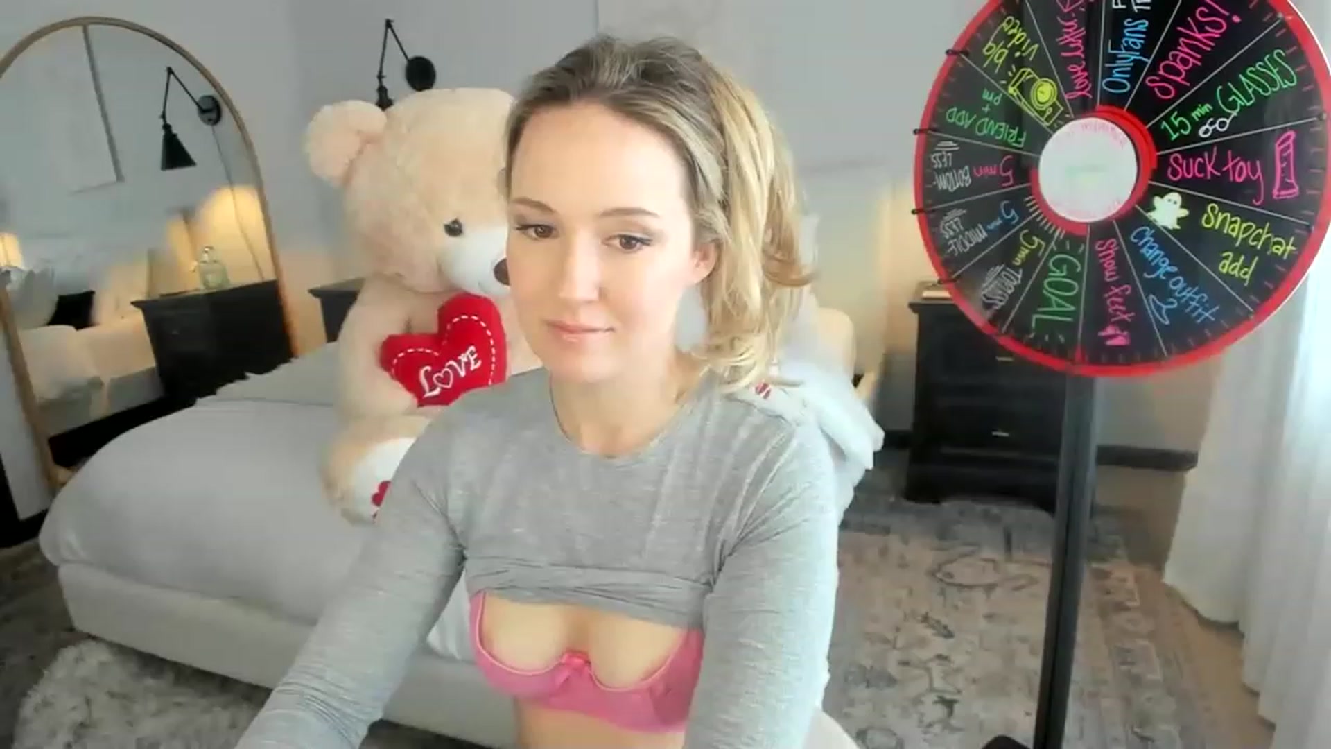 Gallery image thumbnail from LilLadyBird's myfreecams stream on, 02/03/2023, 19:00 image 17 of 20