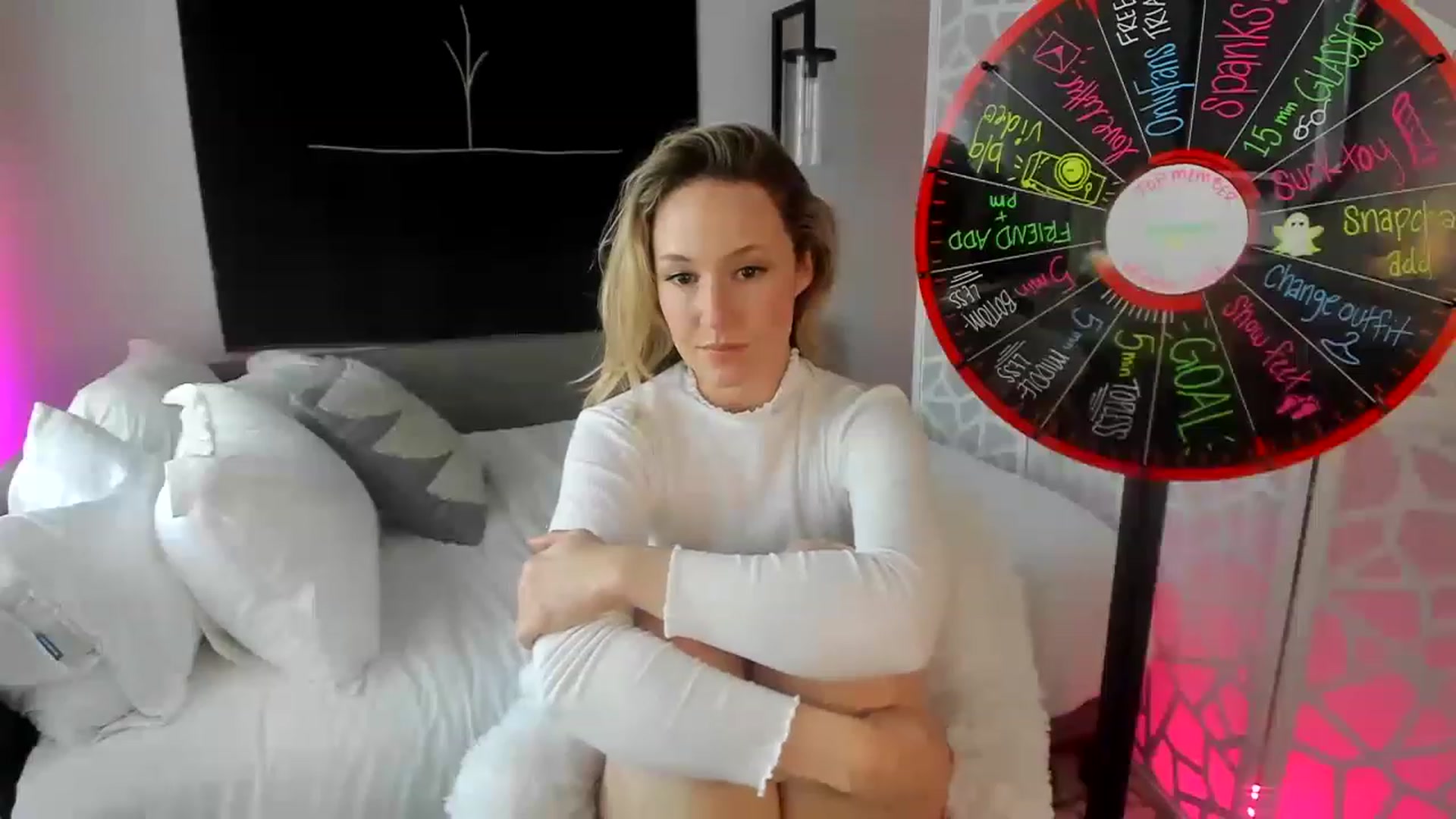 Gallery image thumbnail from LilLadyBird's myfreecams stream on, 02/05/2023, 23:16 image 3 of 20