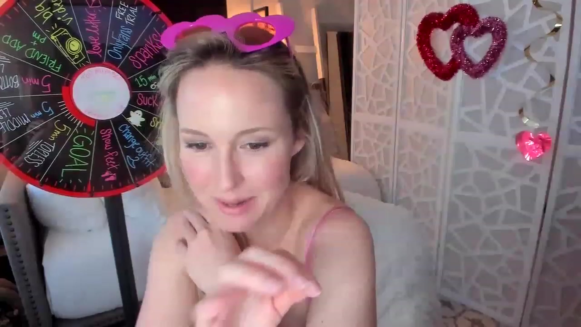 Gallery image thumbnail from LilLadyBird's myfreecams stream on, 02/07/2023, 24:20 image 14 of 20