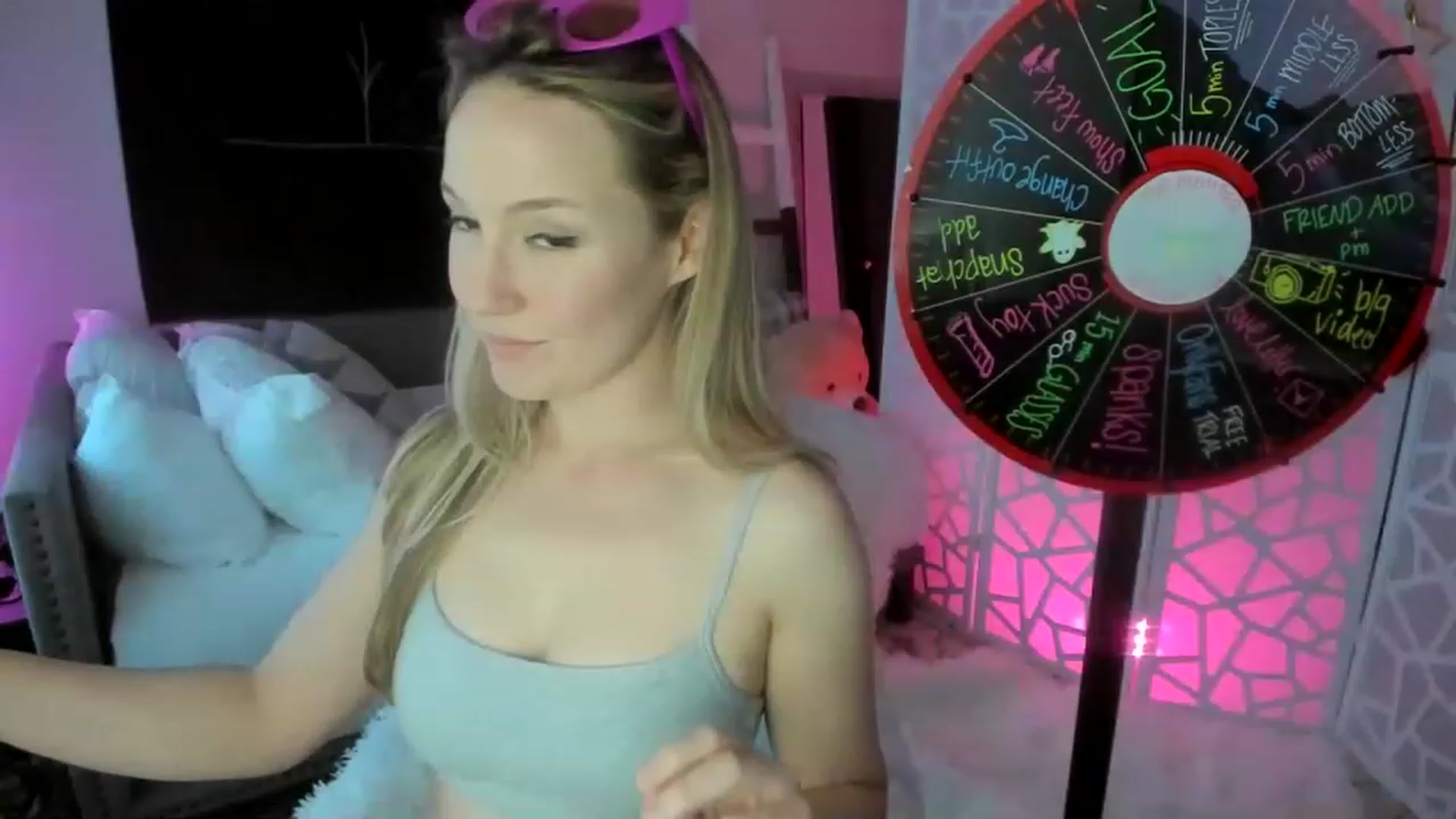 Gallery image thumbnail from LilLadyBird's myfreecams stream on, 02/08/2023, 24:03 image 20 of 20