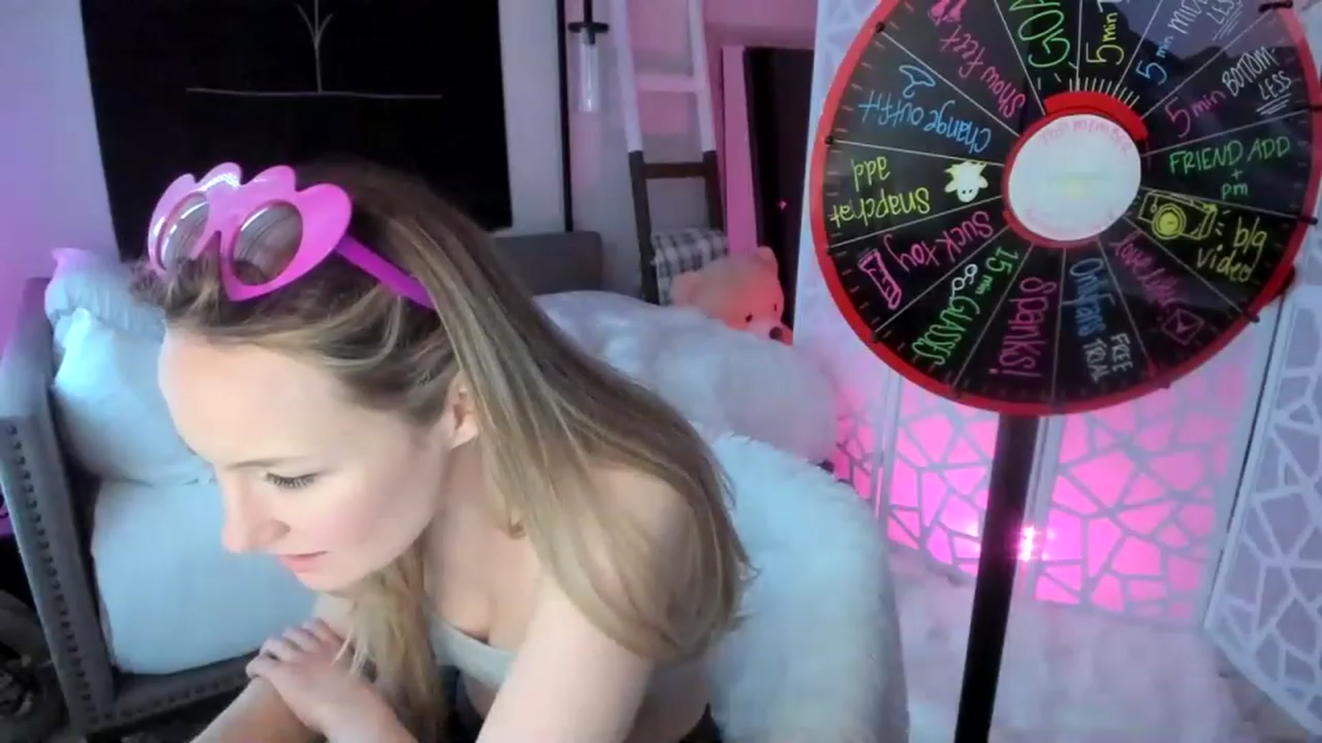 Gallery image thumbnail from LilLadyBird's myfreecams stream on, 02/08/2023, 24:03 image 15 of 20