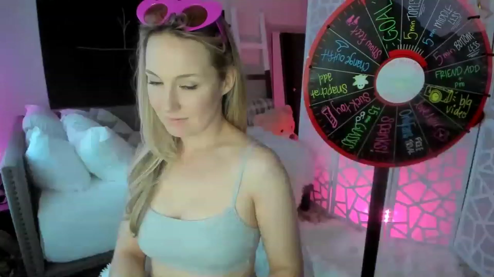Gallery image thumbnail from LilLadyBird's myfreecams stream on, 02/08/2023, 24:03 image 18 of 20