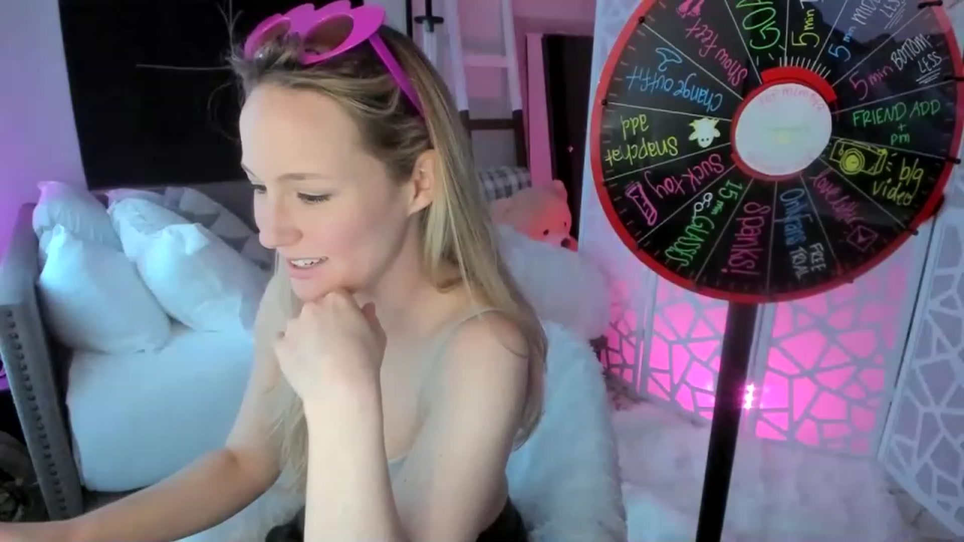 Gallery image thumbnail from LilLadyBird's myfreecams stream on, 02/08/2023, 24:03 image 14 of 20