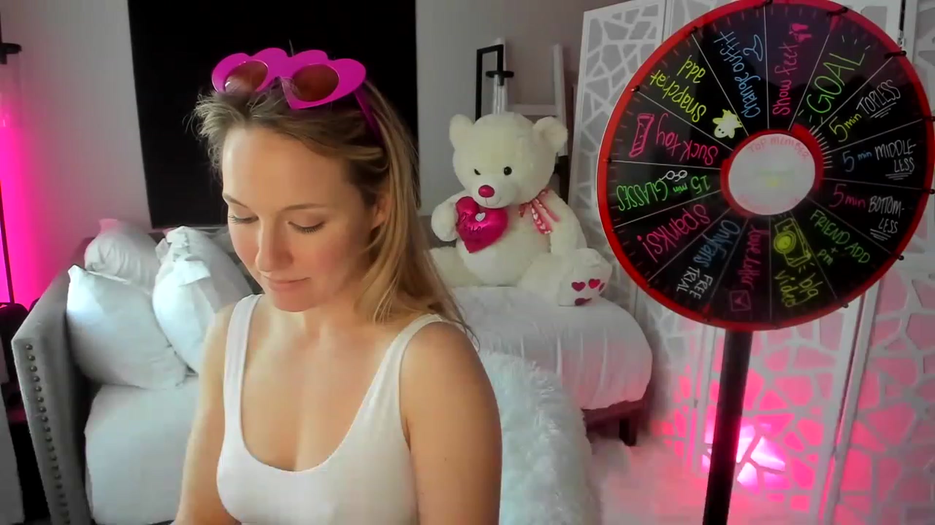Gallery image thumbnail from LilLadyBird's myfreecams stream on, 02/11/2023, 24:49 image 6 of 20