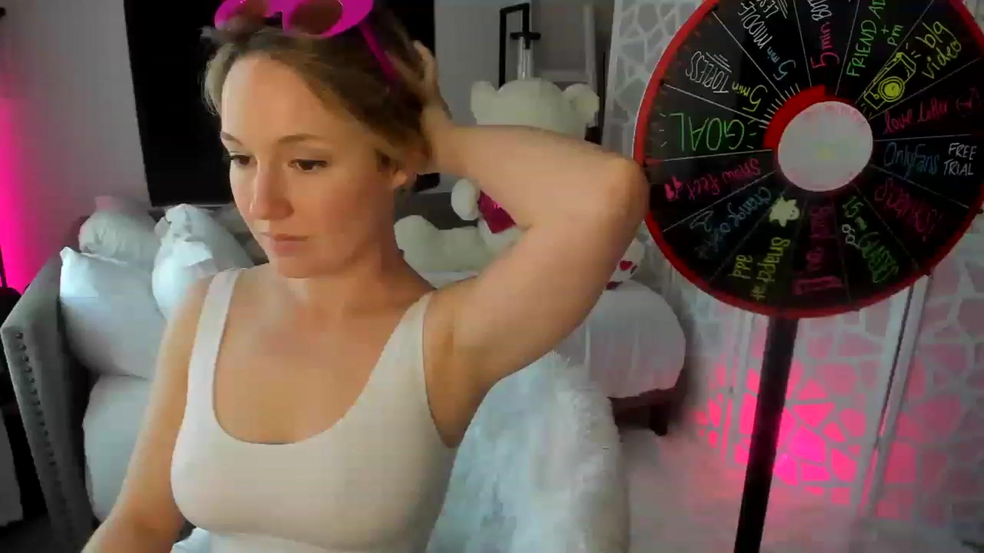 Gallery image thumbnail from LilLadyBird's myfreecams stream on, 02/11/2023, 24:49 image 3 of 20