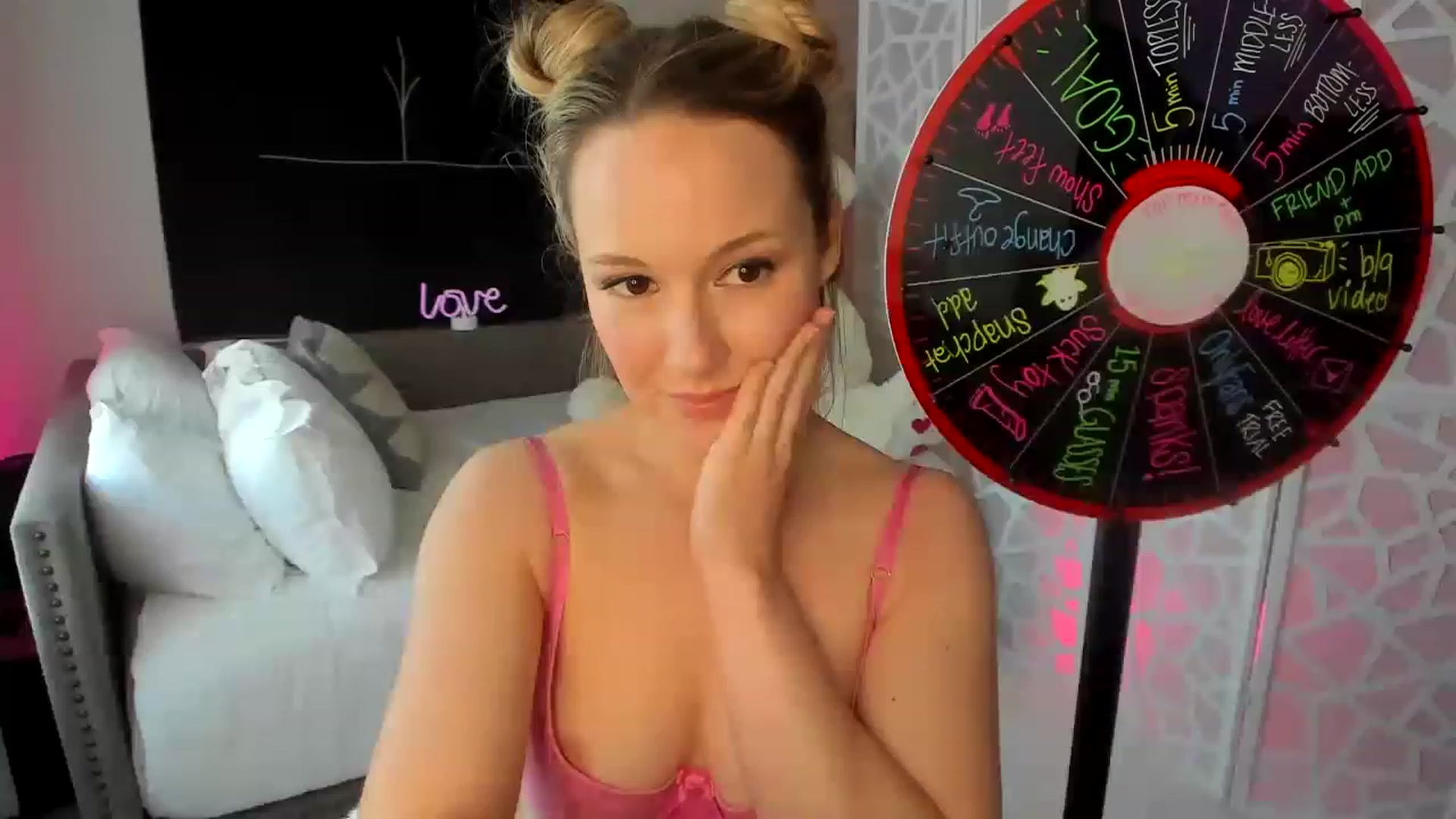 Gallery image thumbnail from LilLadyBird's myfreecams stream on, 02/12/2023, 24:26 image 6 of 20