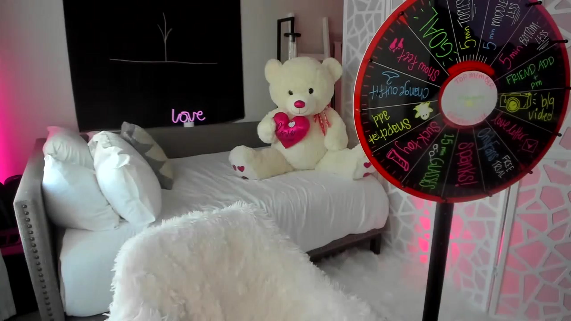 Gallery image thumbnail from LilLadyBird's myfreecams stream on, 02/12/2023, 24:26 image 9 of 20