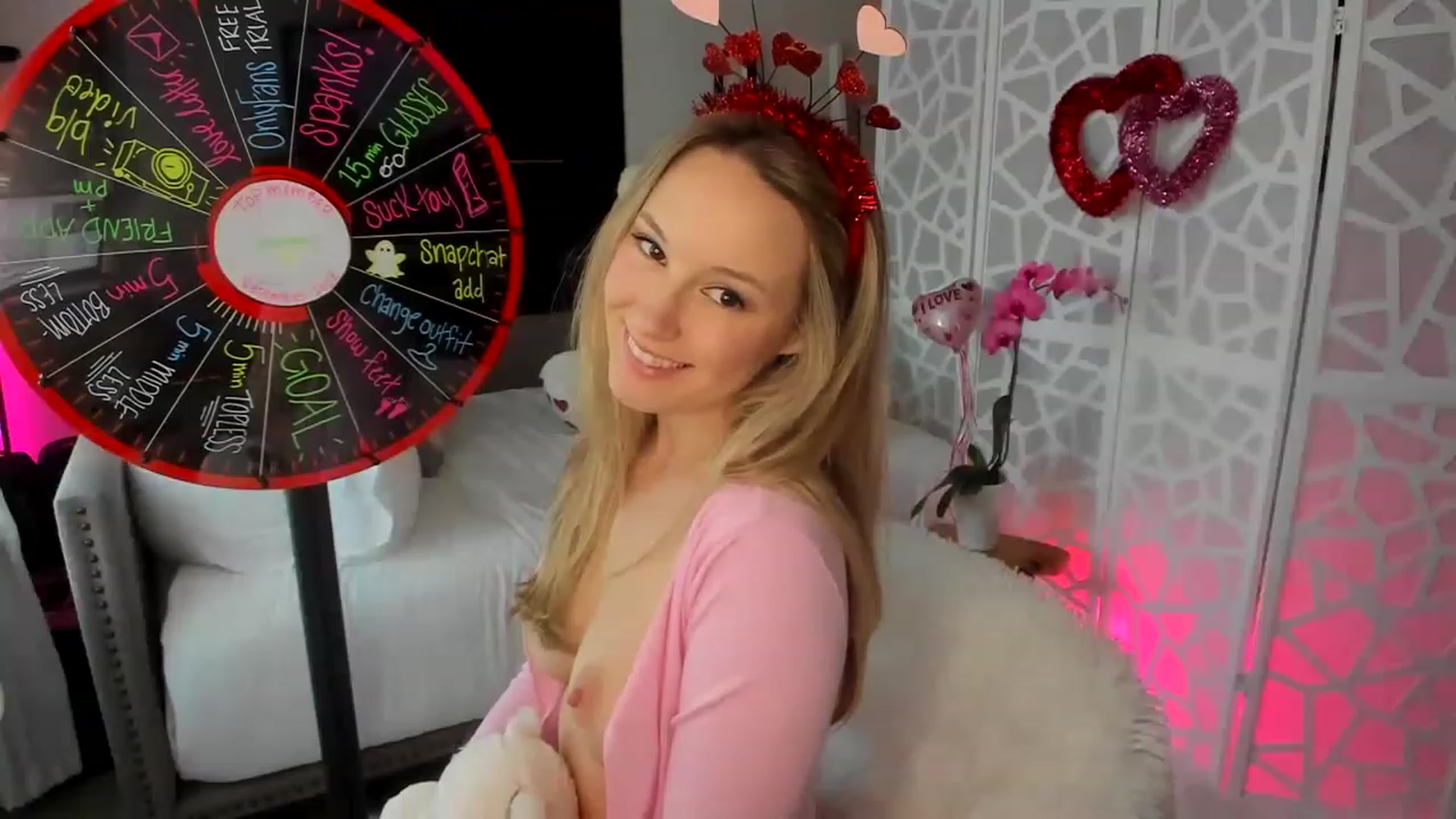 Gallery image thumbnail from LilLadyBird's myfreecams stream on, 02/15/2023, 24:01 image 15 of 20