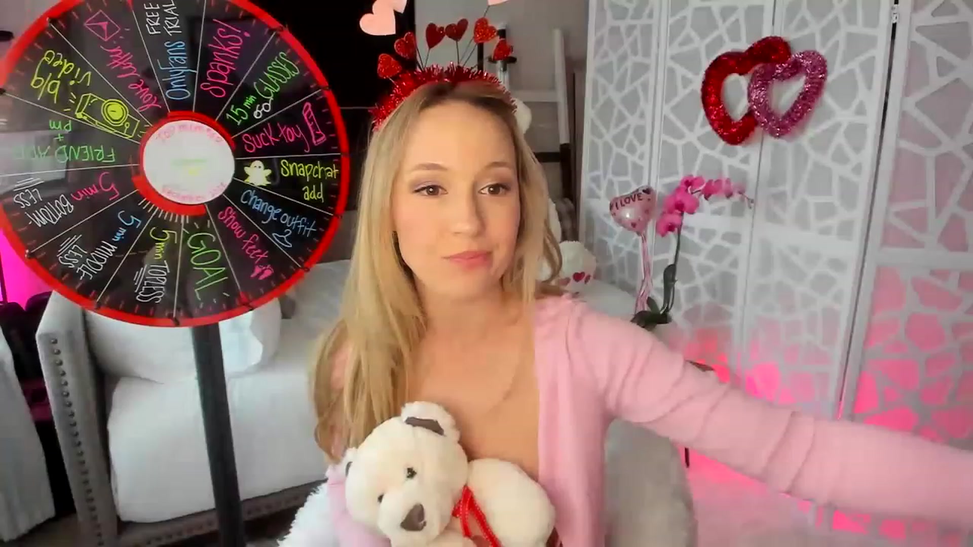 Gallery image thumbnail from LilLadyBird's myfreecams stream on, 02/15/2023, 24:01 image 18 of 20