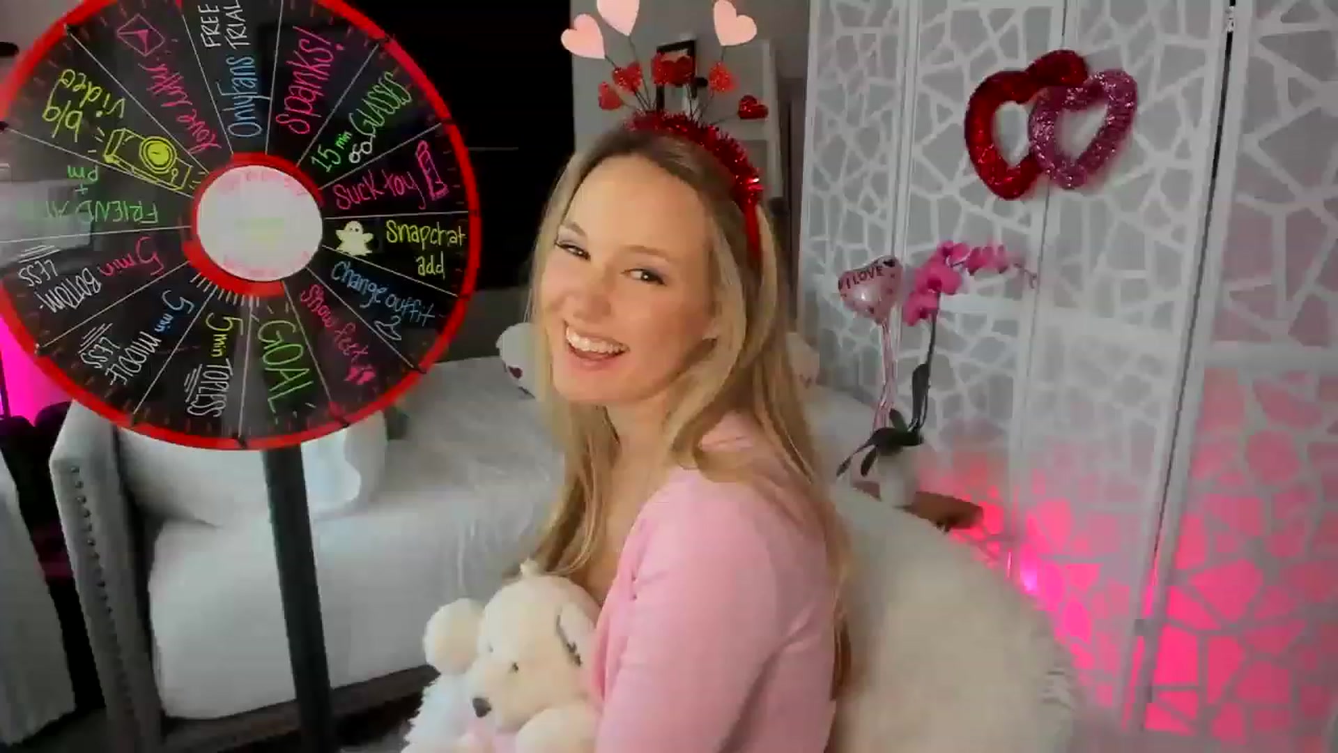 Gallery image thumbnail from LilLadyBird's myfreecams stream on, 02/15/2023, 24:01 image 19 of 20