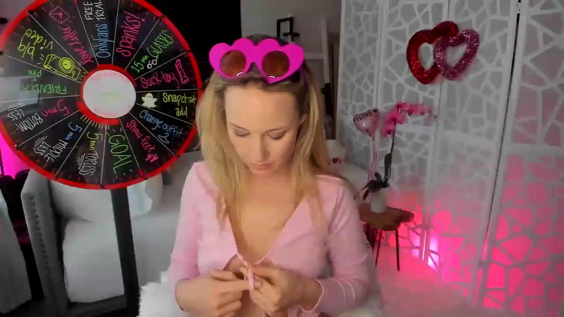Gallery image thumbnail from LilLadyBird's myfreecams stream on, 02/15/2023, 01:04 image 4 of 20