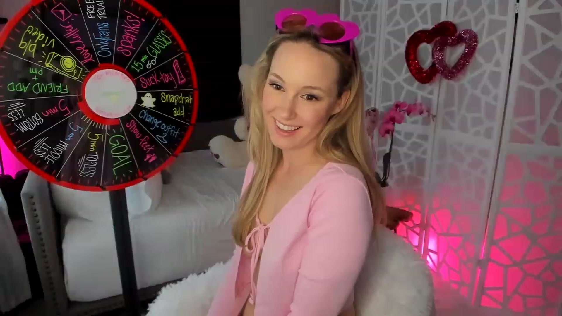 Gallery image thumbnail from LilLadyBird's myfreecams stream on, 02/15/2023, 01:04 image 5 of 20