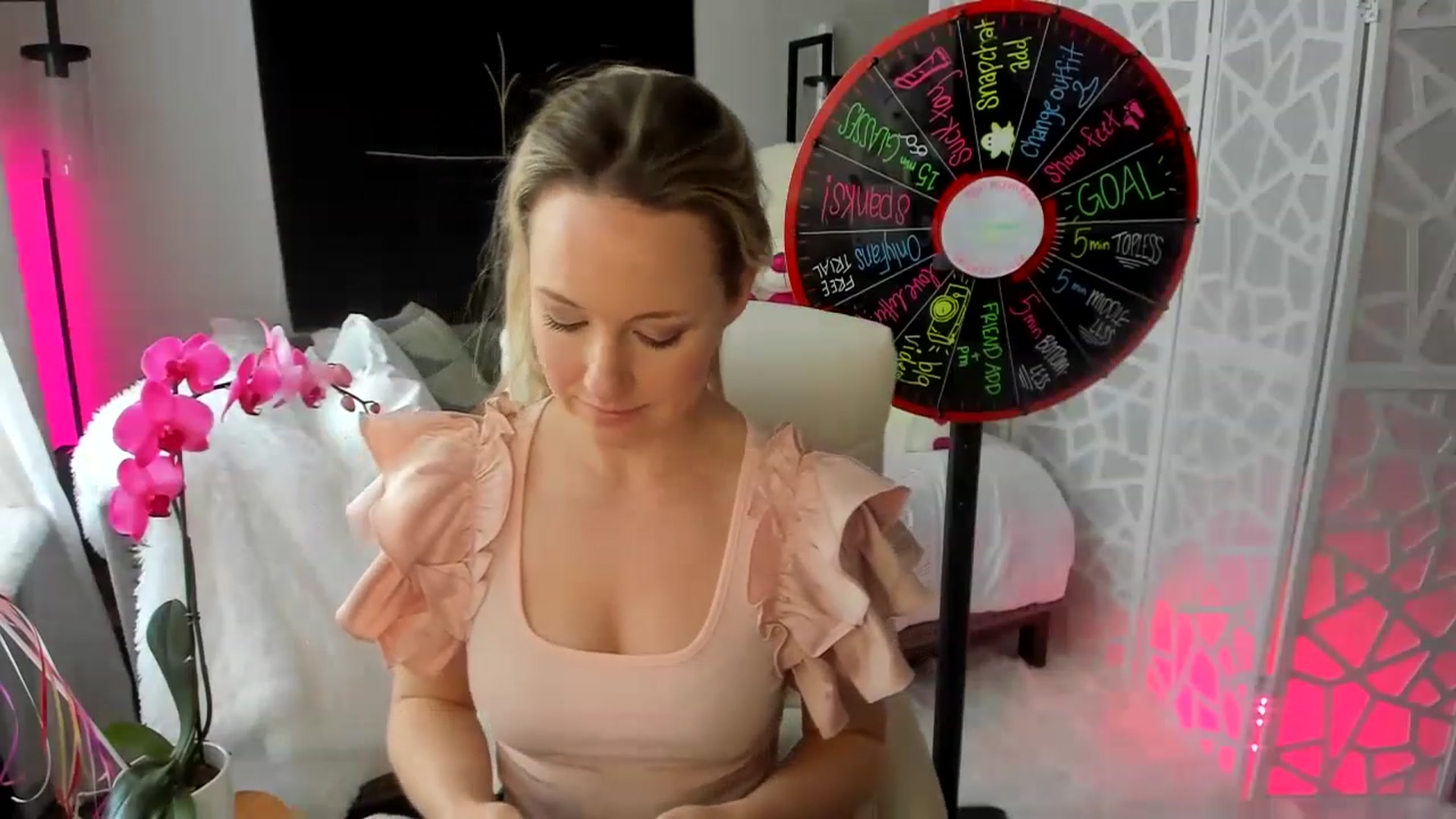 Gallery image thumbnail from LilLadyBird's myfreecams stream on, 02/15/2023, 21:10 image 7 of 20
