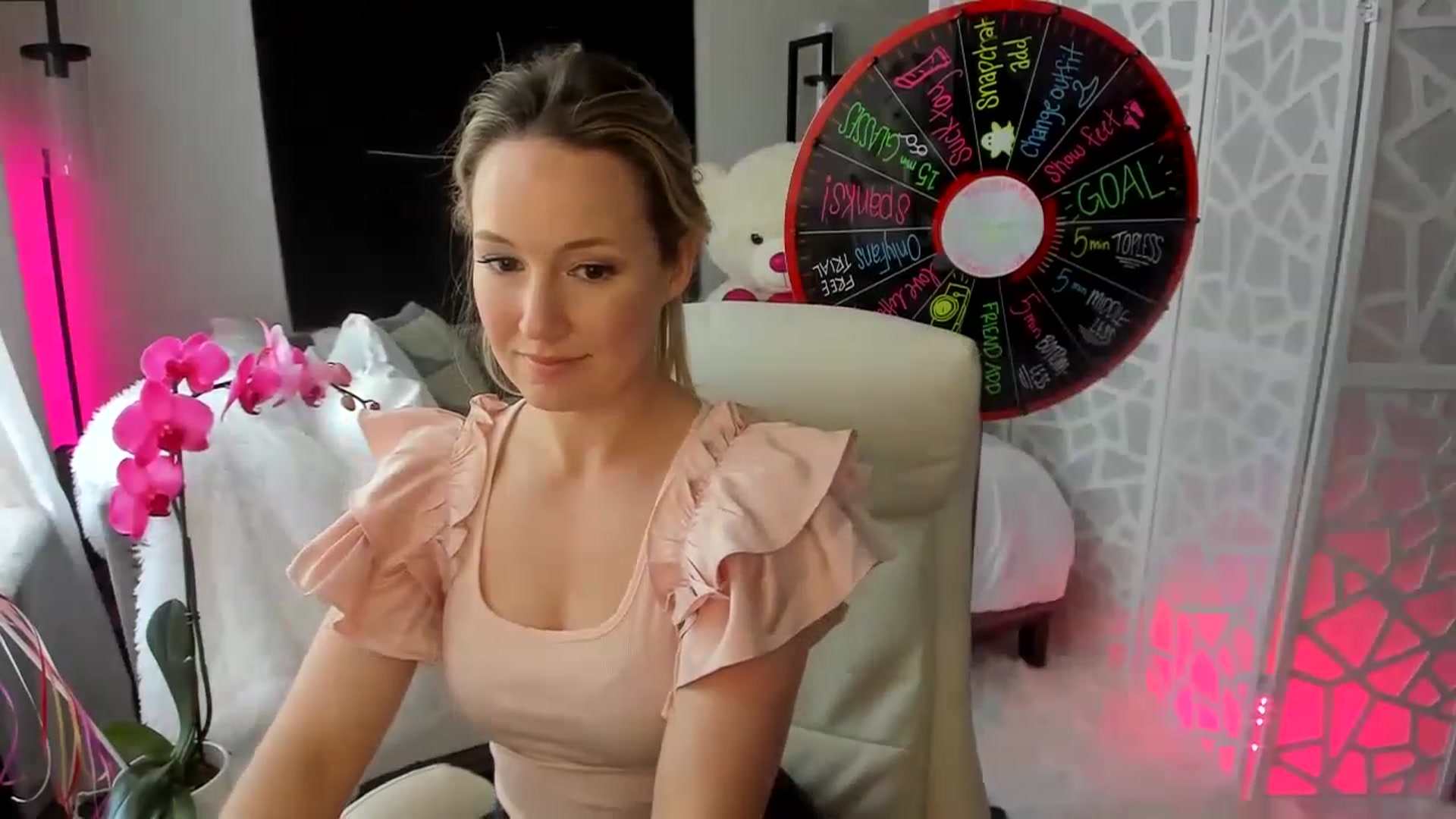 Gallery image thumbnail from LilLadyBird's myfreecams stream on, 02/15/2023, 21:10 image 6 of 20