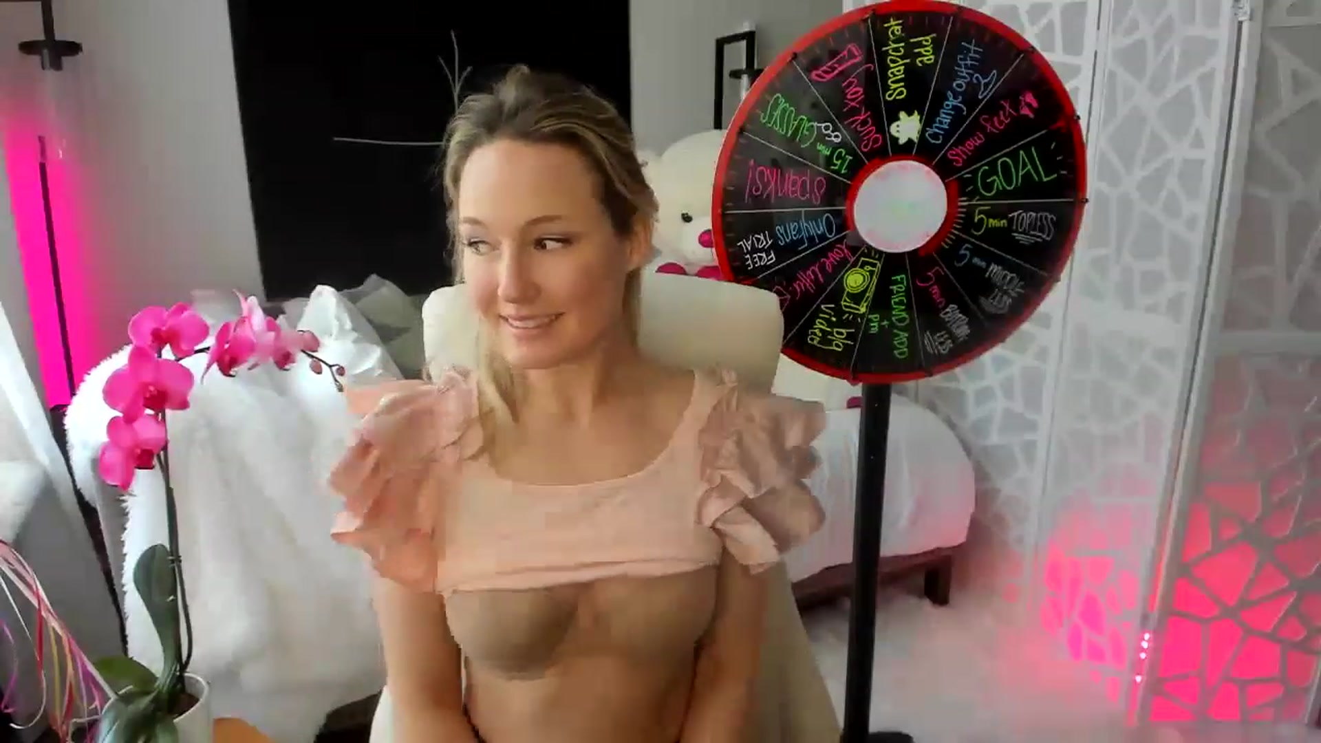 Gallery image thumbnail from LilLadyBird's myfreecams stream on, 02/15/2023, 21:10 image 11 of 20