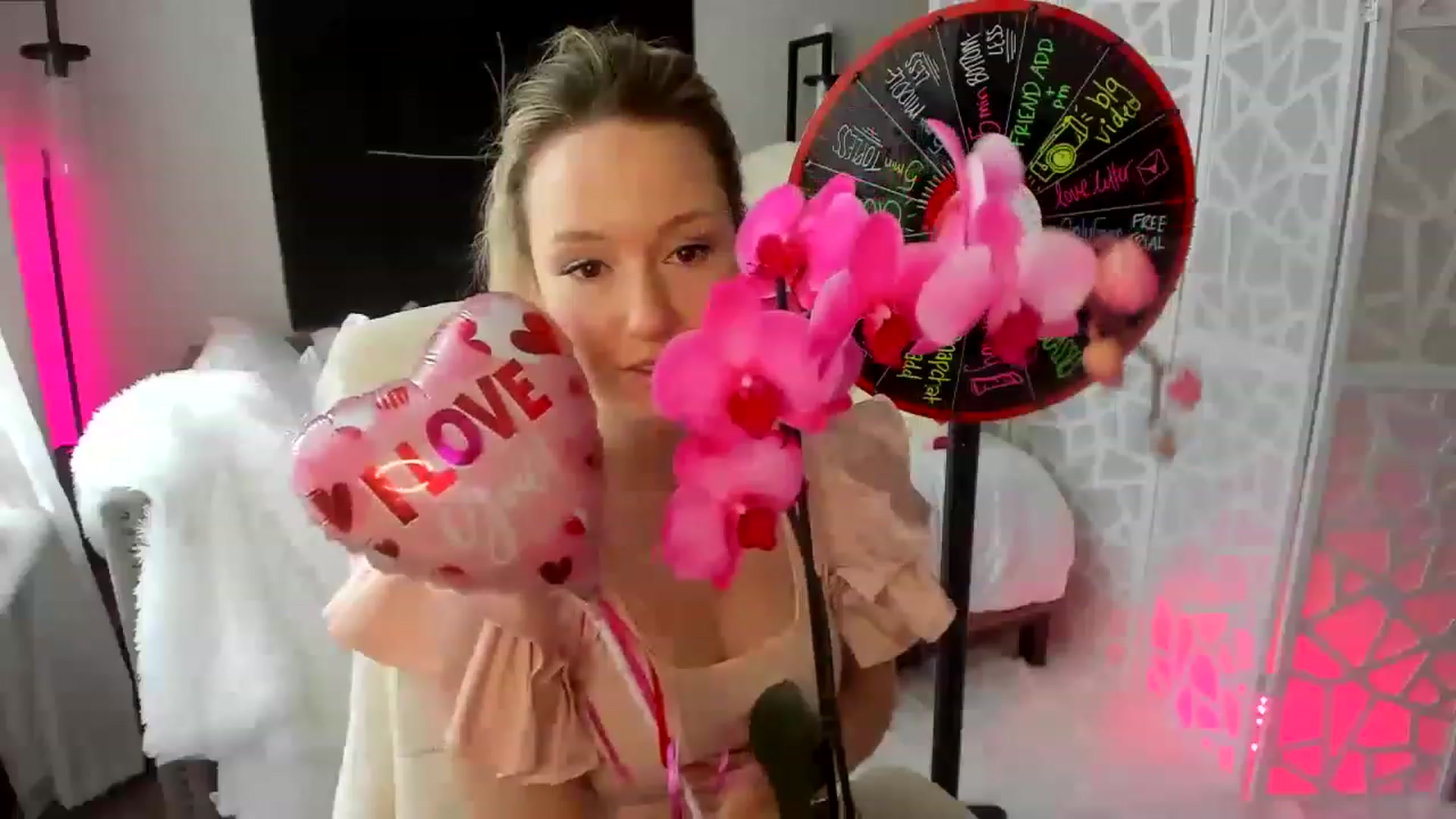 Gallery image thumbnail from LilLadyBird's myfreecams stream on, 02/15/2023, 21:10 image 1 of 20