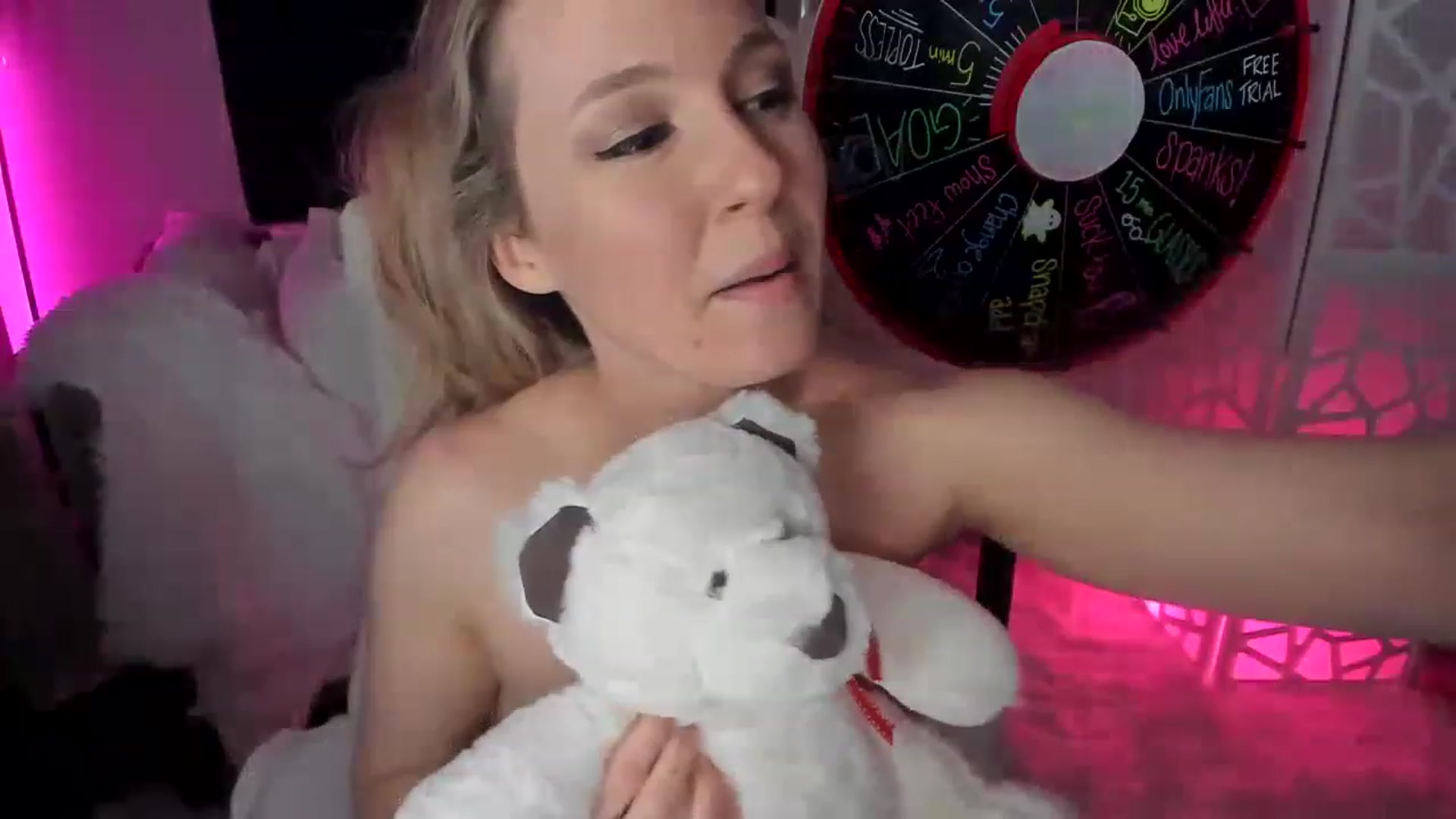 Gallery image thumbnail from LilLadyBird's myfreecams stream on, 02/17/2023, 02:58 image 18 of 20