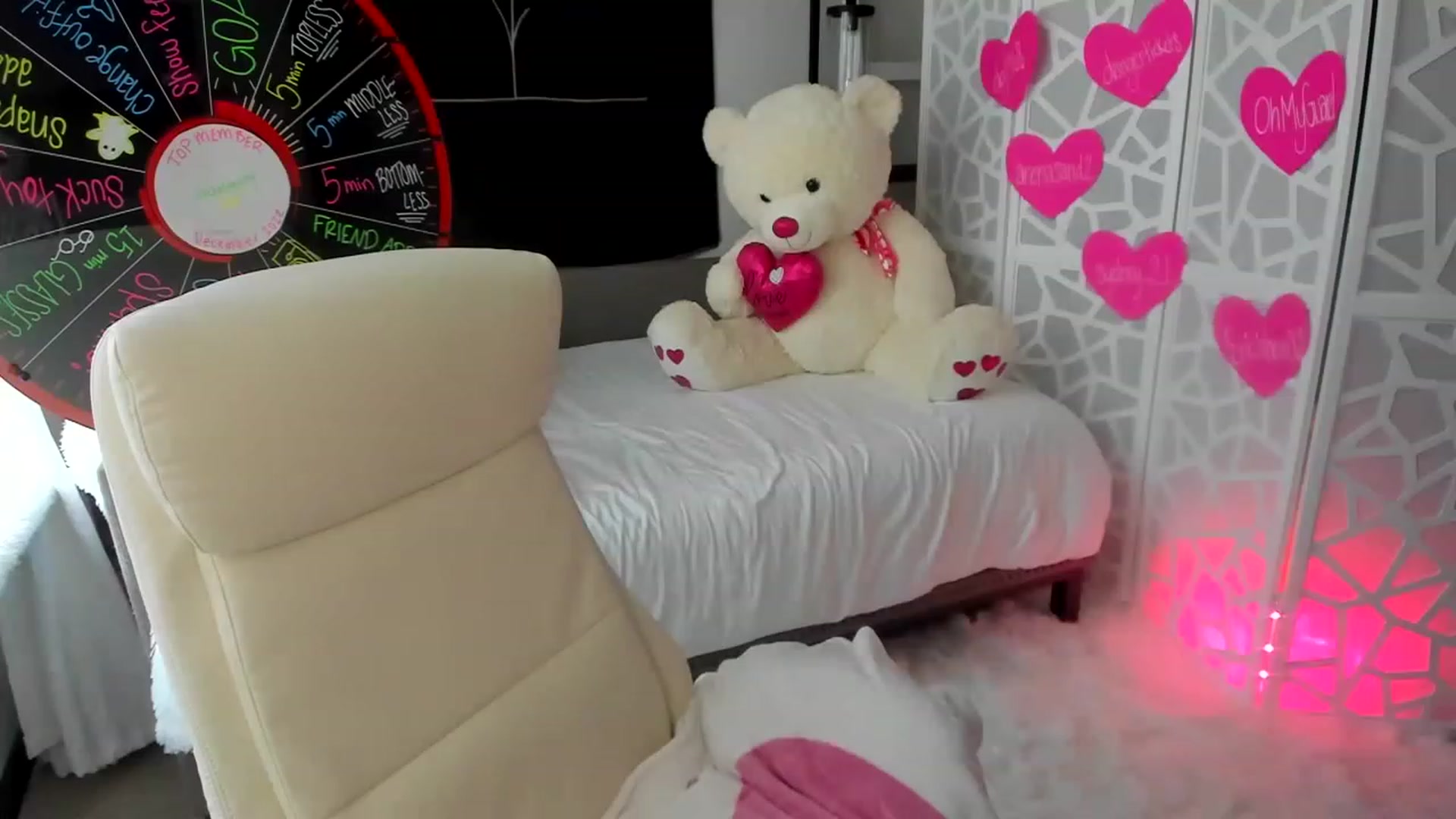 Gallery image thumbnail from LilLadyBird's myfreecams stream on, 02/18/2023, 22:48 image 8 of 20