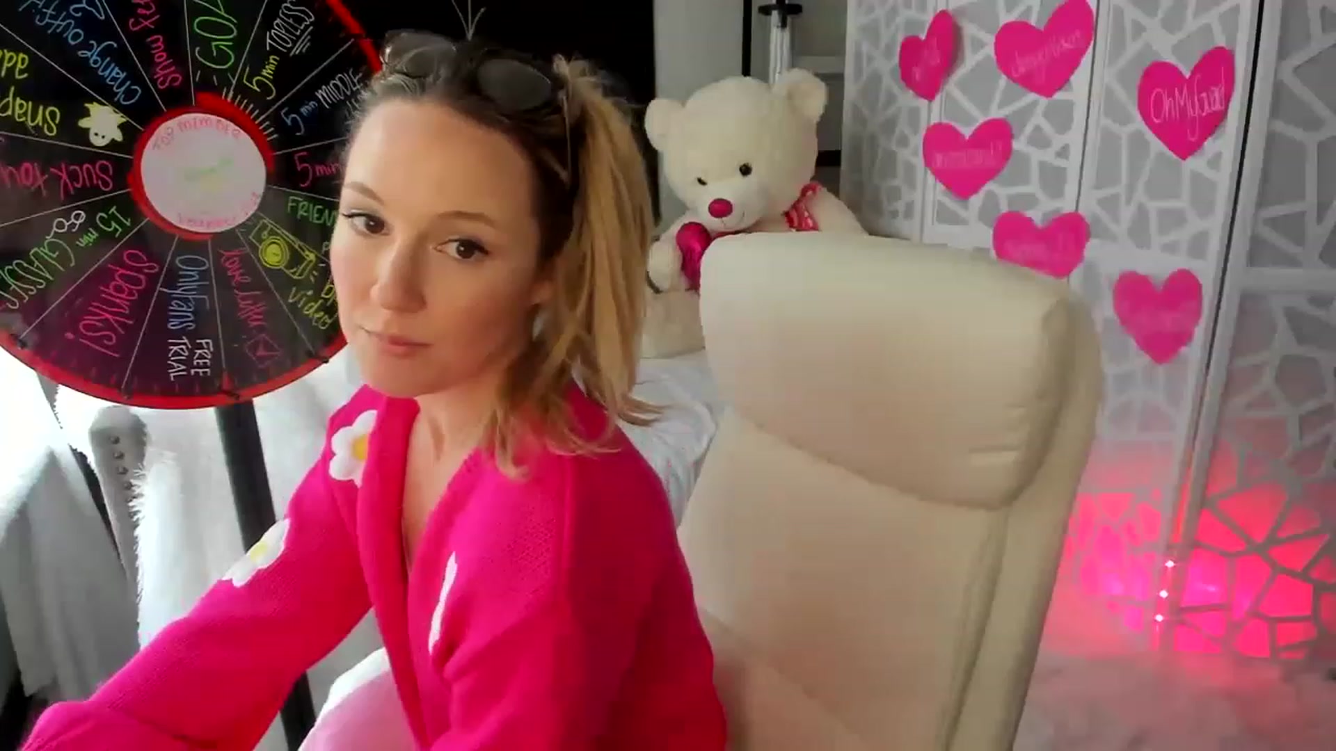 Gallery image thumbnail from LilLadyBird's myfreecams stream on, 02/18/2023, 22:48 image 5 of 20