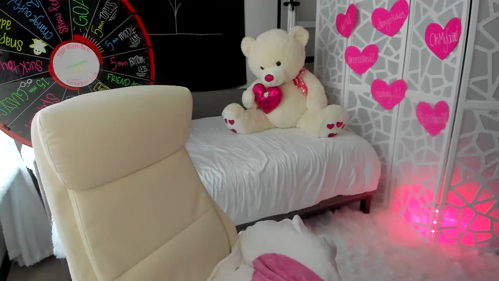 Gallery image thumbnail from LilLadyBird's myfreecams stream on, 02/18/2023, 22:48 image 7 of 20