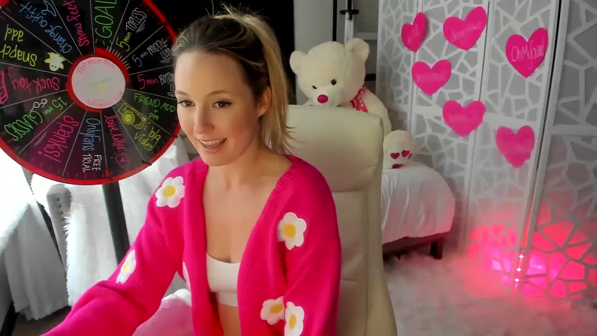 Gallery image thumbnail from LilLadyBird's myfreecams stream on, 02/18/2023, 22:48 image 15 of 20