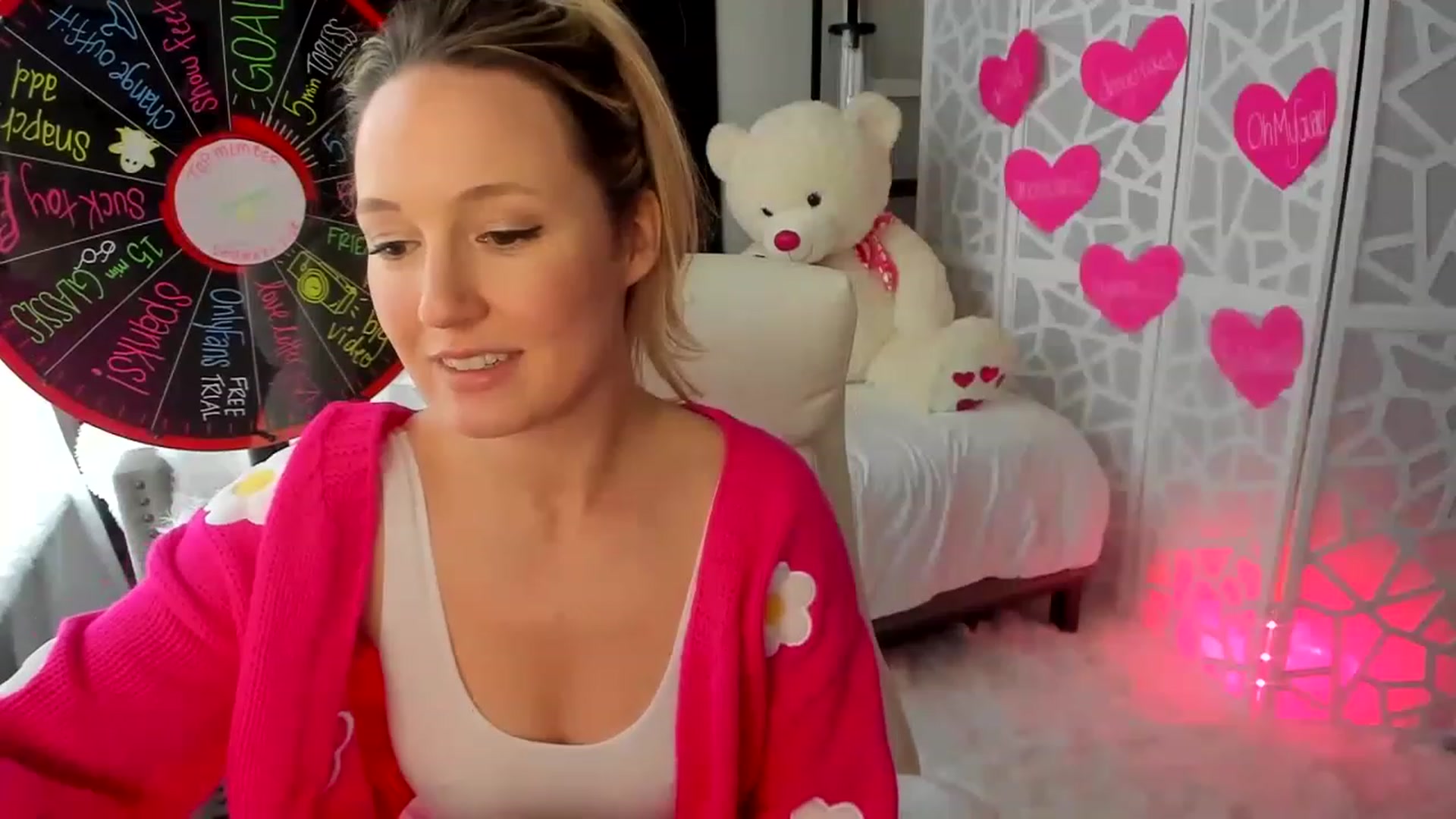 Gallery image thumbnail from LilLadyBird's myfreecams stream on, 02/18/2023, 22:48 image 13 of 20