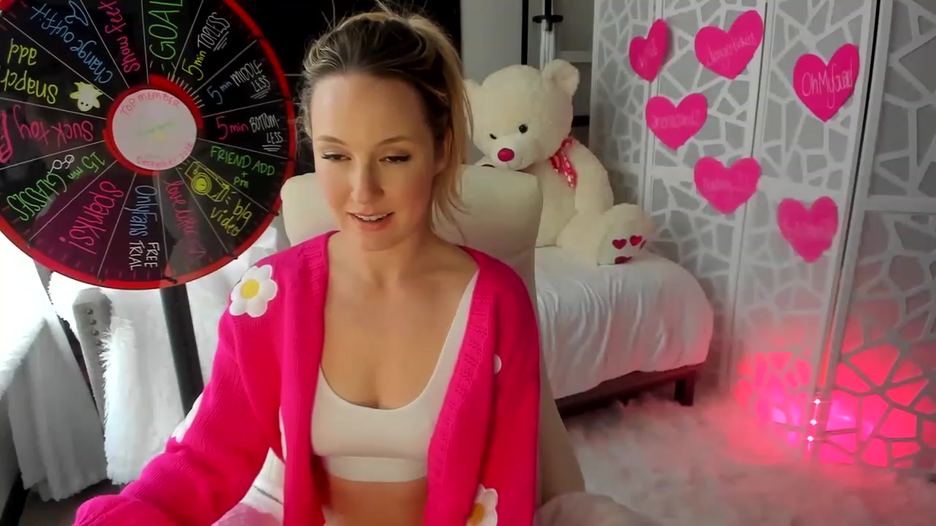Gallery image thumbnail from LilLadyBird's myfreecams stream on, 02/18/2023, 22:48 image 17 of 20