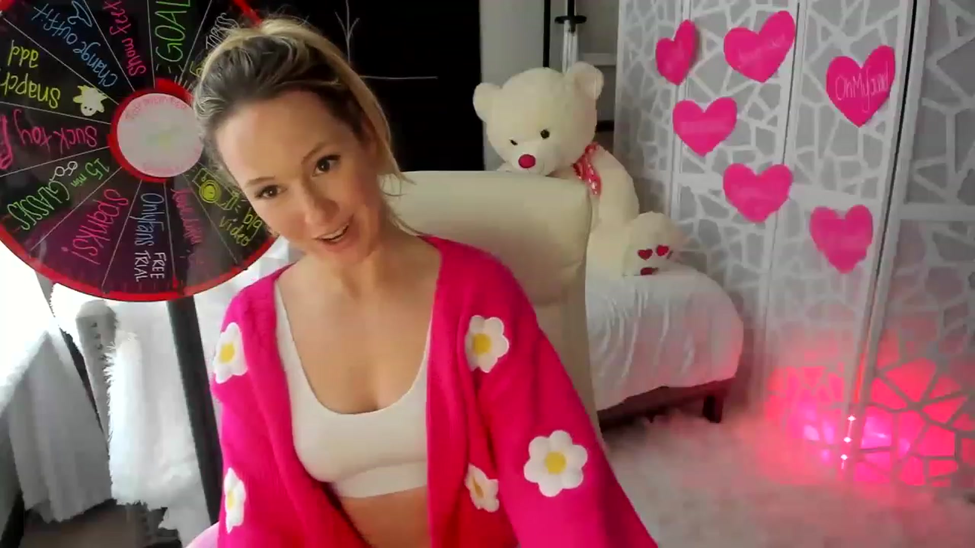 Gallery image thumbnail from LilLadyBird's myfreecams stream on, 02/18/2023, 22:48 image 14 of 20