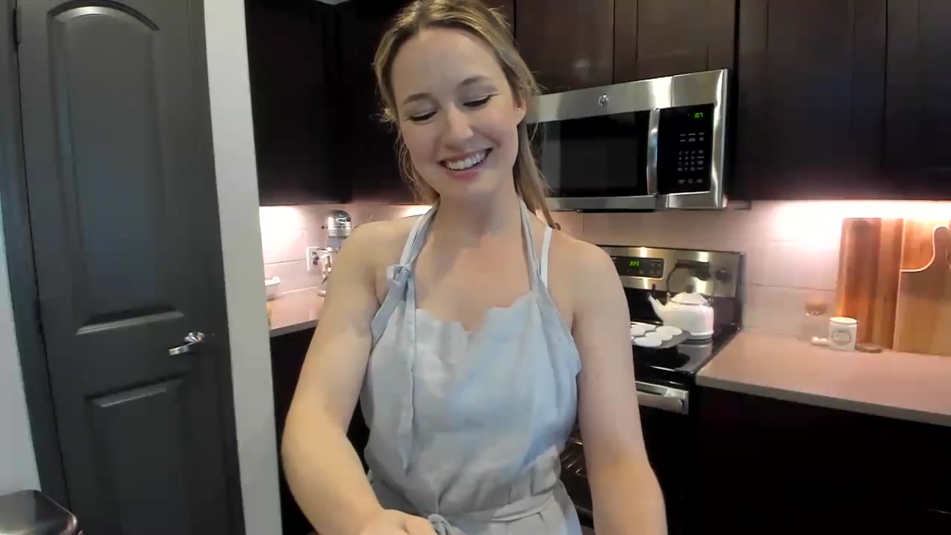 Gallery image thumbnail from LilLadyBird's myfreecams stream on, 02/19/2023, 20:08 image 4 of 20
