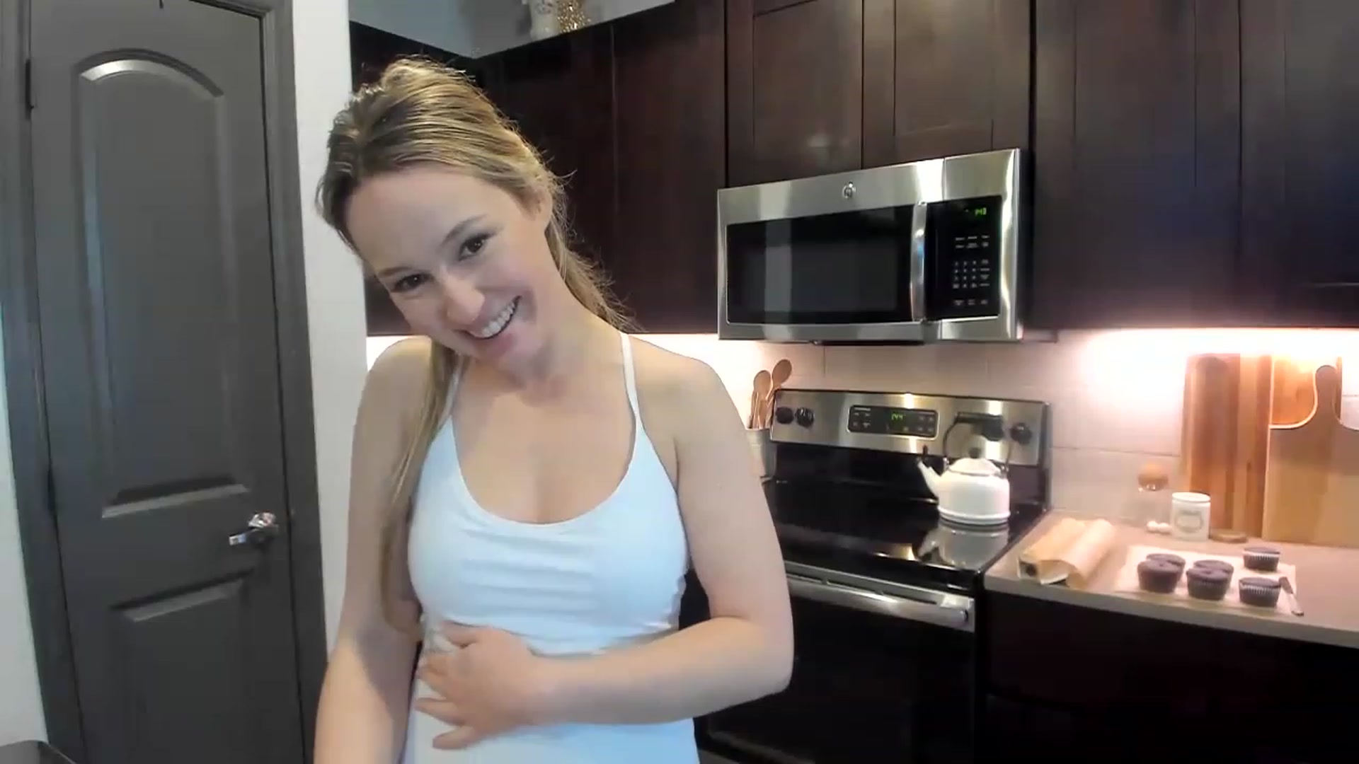 Gallery image thumbnail from LilLadyBird's myfreecams stream on, 02/19/2023, 20:08 image 15 of 20