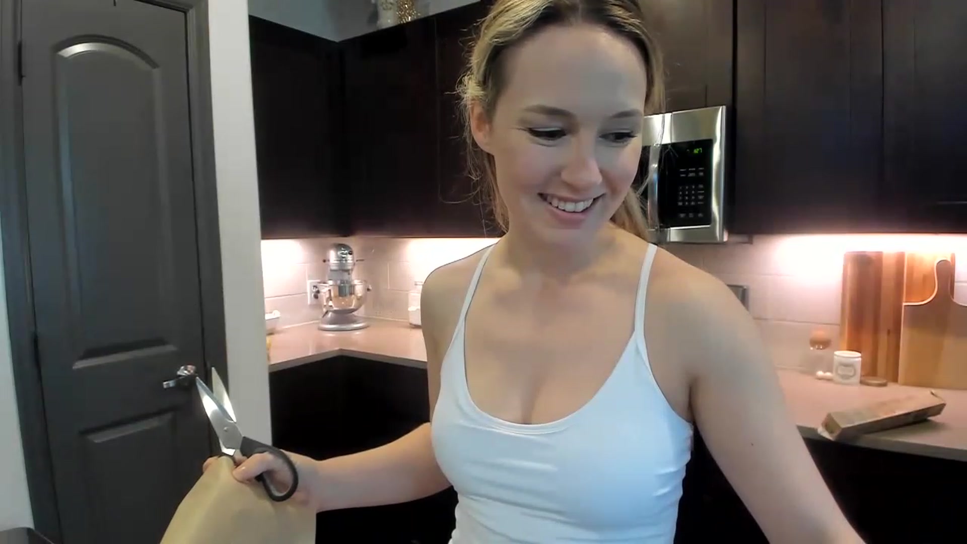 Gallery image thumbnail from LilLadyBird's myfreecams stream on, 02/19/2023, 20:08 image 10 of 20