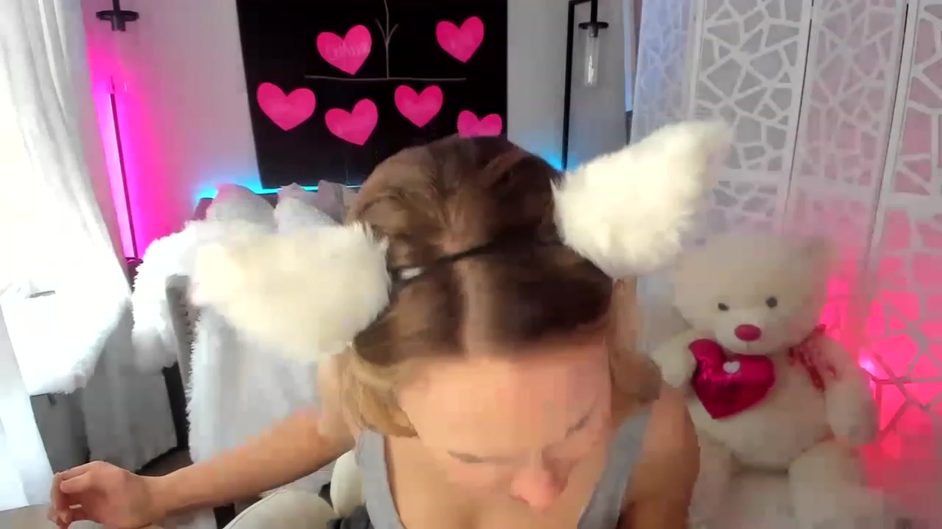 Gallery image thumbnail from LilLadyBird's myfreecams stream on, 02/20/2023, 24:01 image 10 of 20