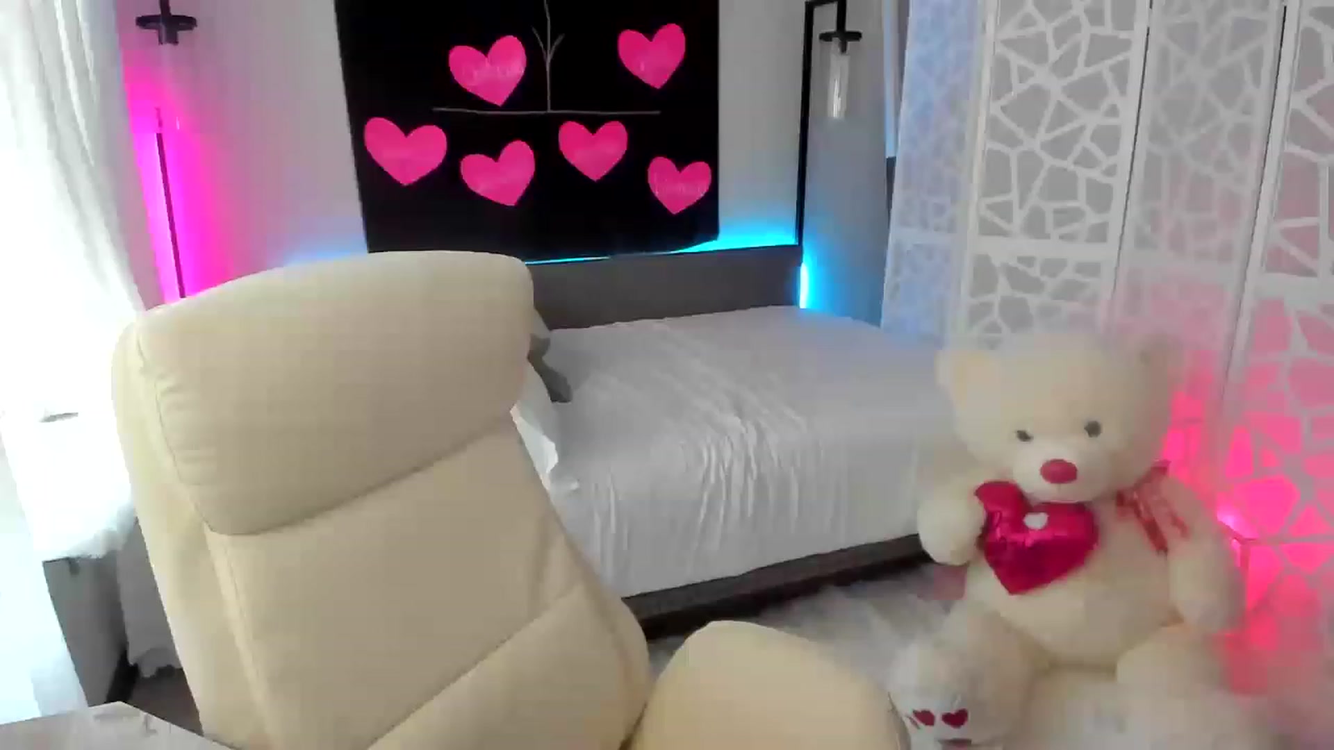 Gallery image thumbnail from LilLadyBird's myfreecams stream on, 02/20/2023, 24:01 image 5 of 20