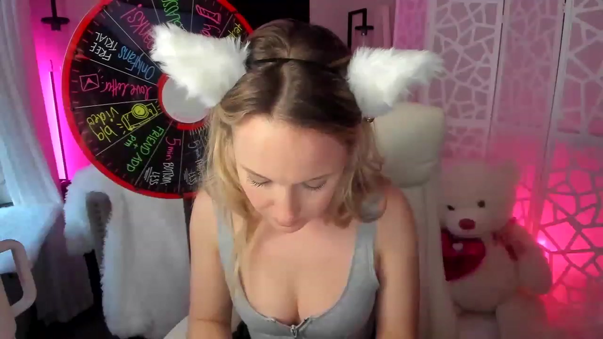 Gallery image thumbnail from LilLadyBird's myfreecams stream on, 02/20/2023, 01:08 image 6 of 20