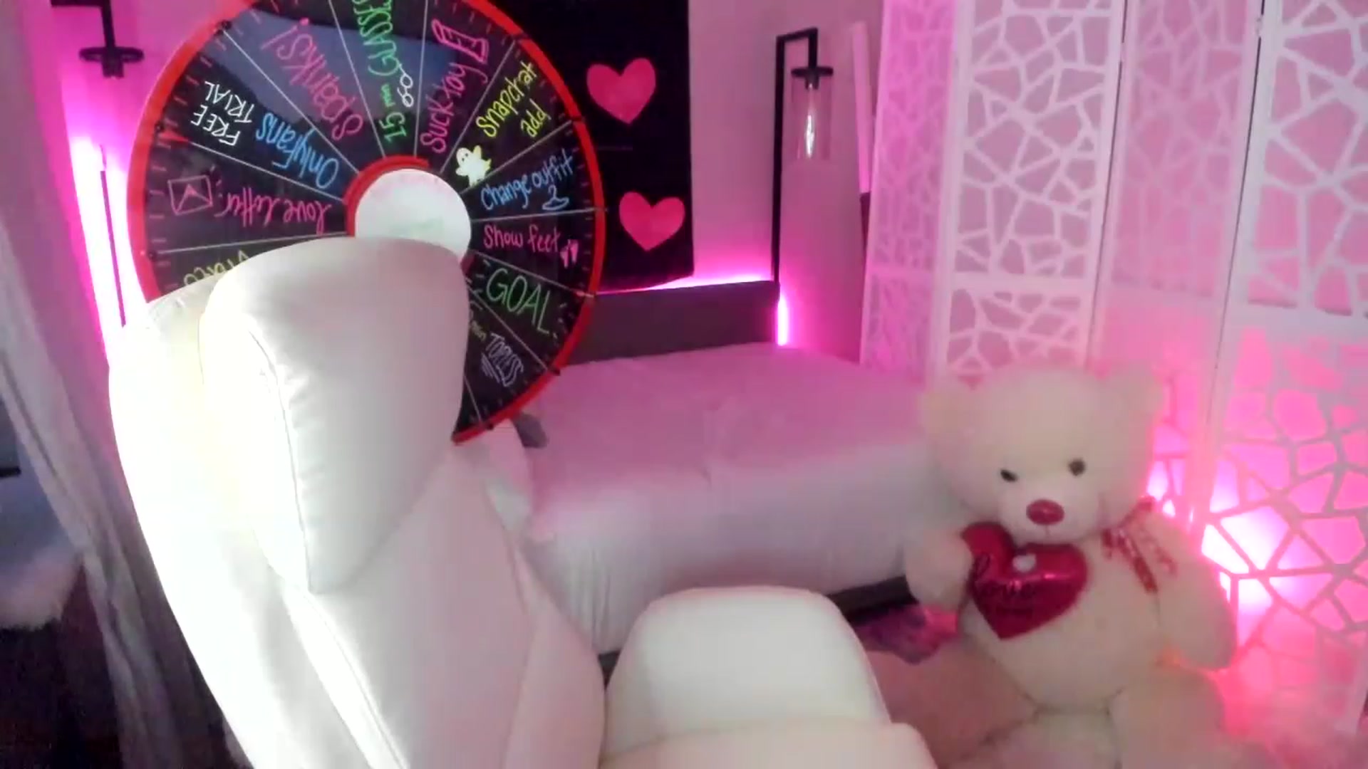 Gallery image thumbnail from LilLadyBird's myfreecams stream on, 02/20/2023, 01:08 image 14 of 20