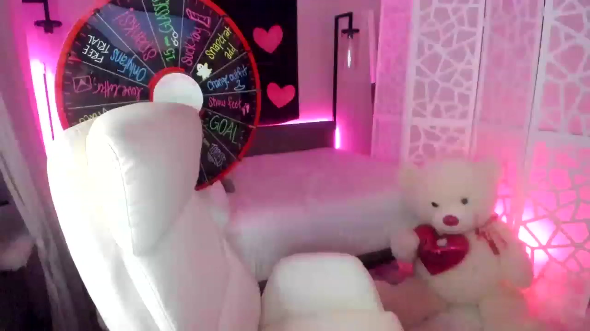 Gallery image thumbnail from LilLadyBird's myfreecams stream on, 02/20/2023, 01:08 image 16 of 20
