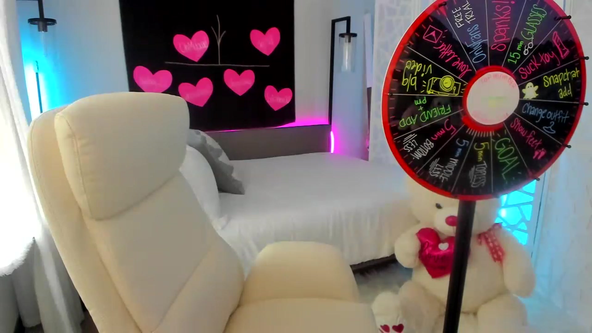 Gallery image thumbnail from LilLadyBird's myfreecams stream on, 02/23/2023, 23:17 image 7 of 20