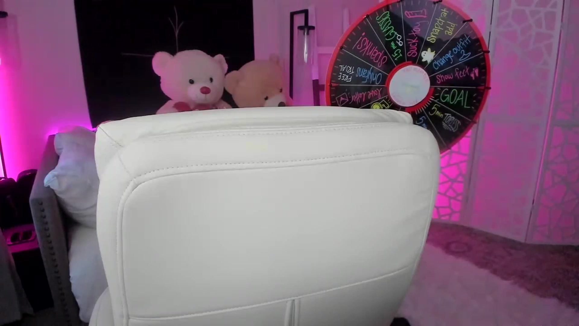 Gallery image thumbnail from LilLadyBird's myfreecams stream on, 03/01/2023, 01:05 image 9 of 20