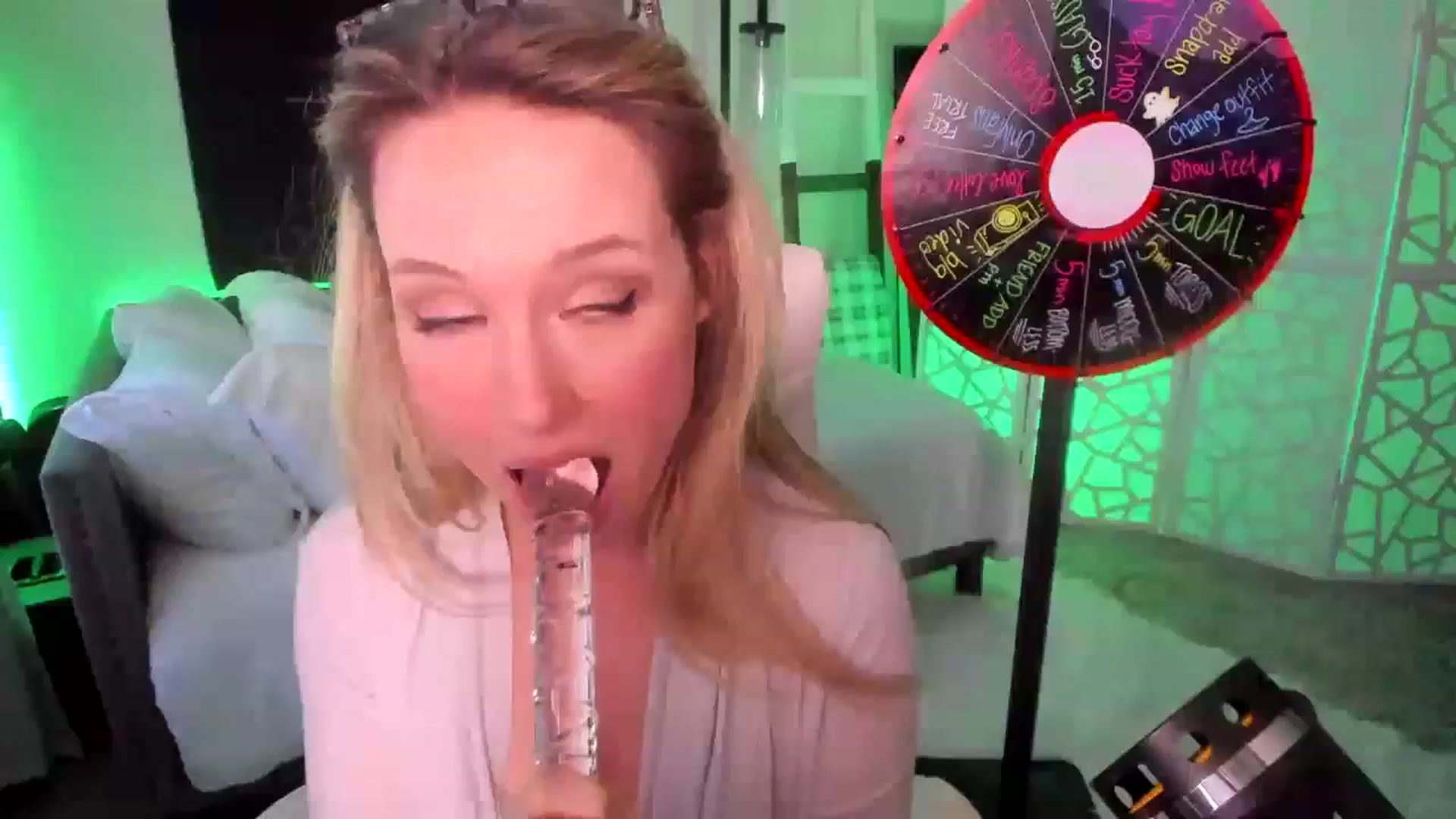 Gallery image thumbnail from LilLadyBird's myfreecams stream on, 03/03/2023, 24:31 image 19 of 20