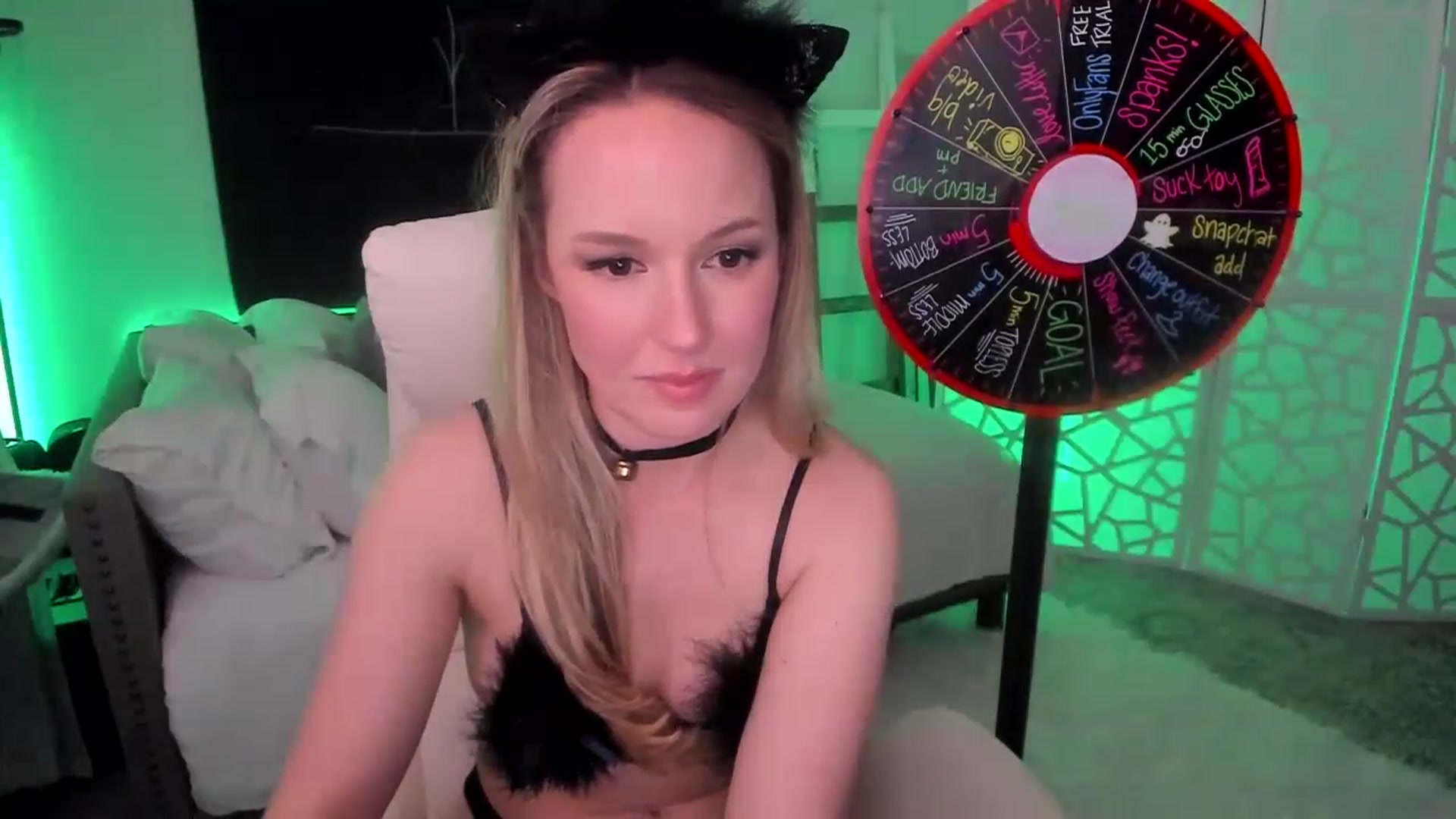 Gallery image thumbnail from LilLadyBird's myfreecams stream on, 03/04/2023, 04:56 image 19 of 20