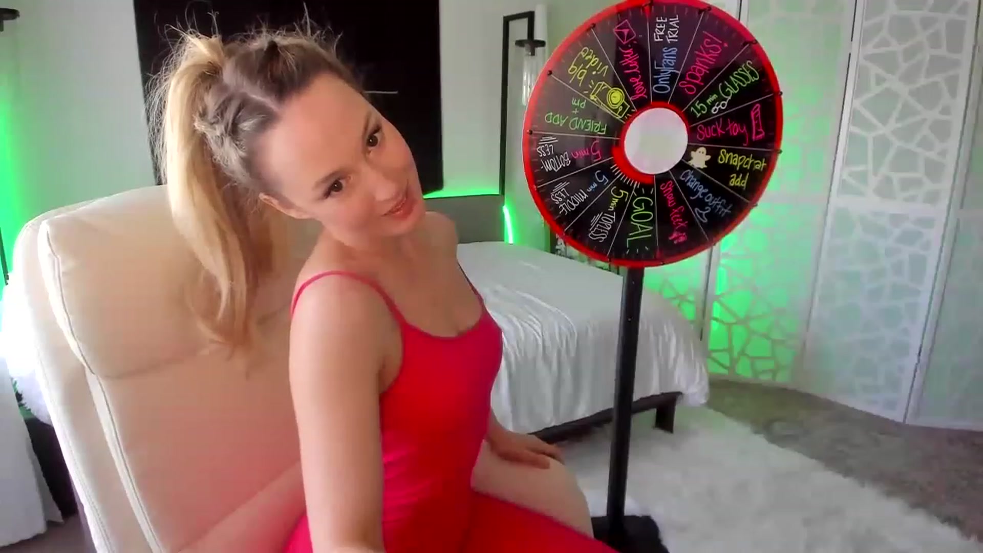 Gallery image thumbnail from LilLadyBird's myfreecams stream on, 03/05/2023, 24:20 image 6 of 20