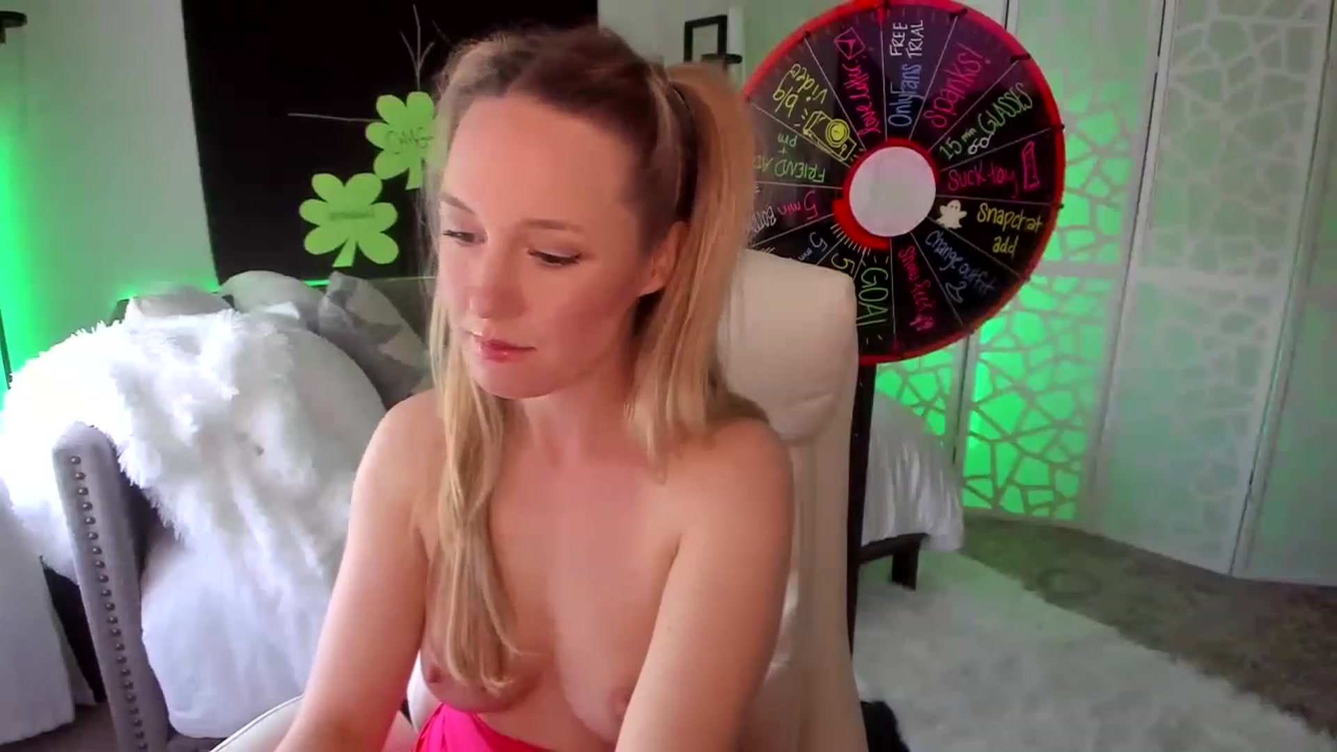 Gallery image thumbnail from LilLadyBird's myfreecams stream on, 03/05/2023, 24:20 image 12 of 20