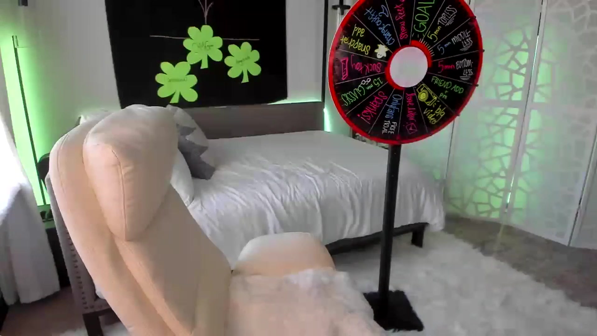 Gallery image thumbnail from LilLadyBird's myfreecams stream on, 03/06/2023, 24:17 image 17 of 20