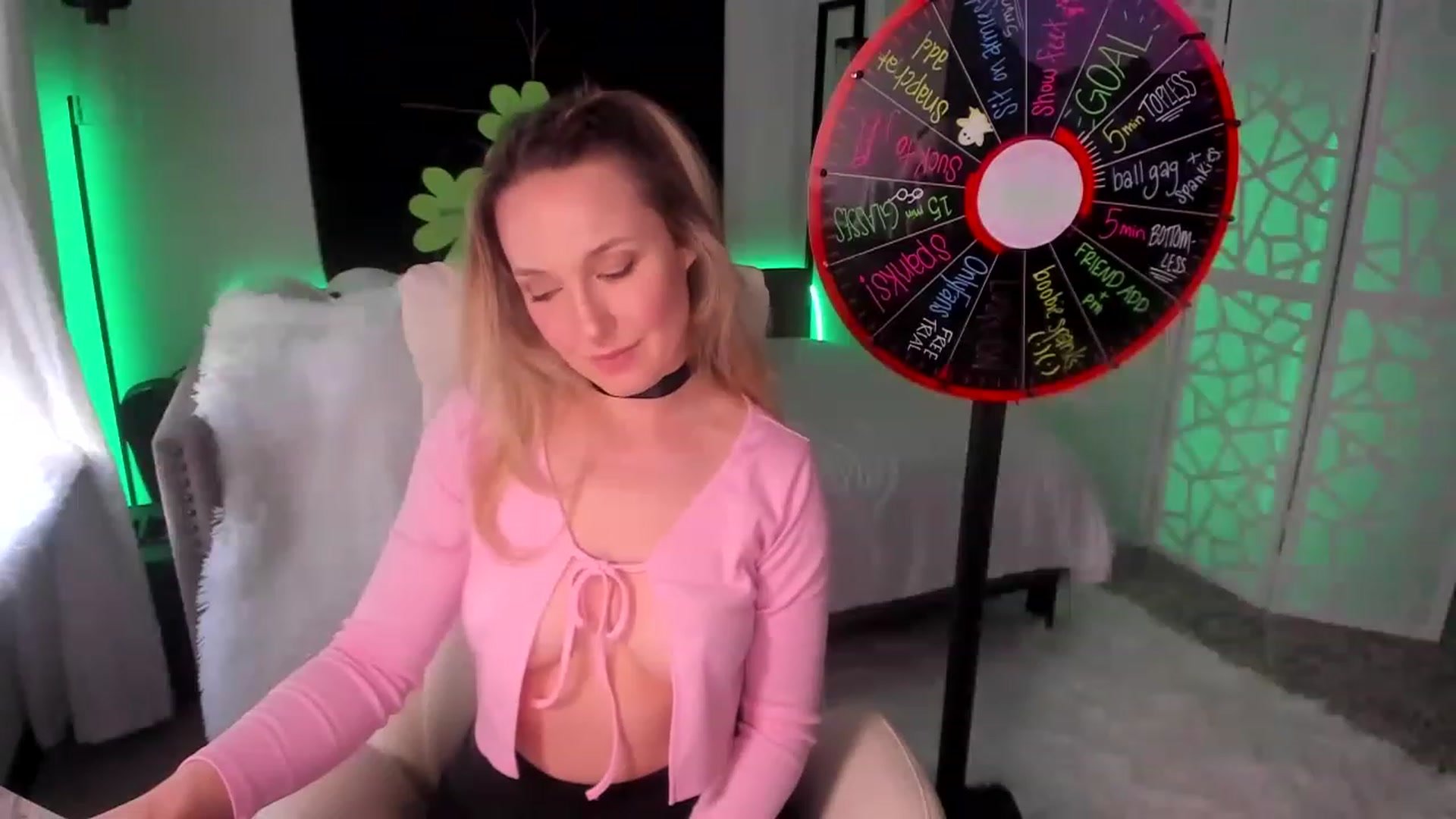 Gallery image thumbnail from LilLadyBird's myfreecams stream on, 03/07/2023, 24:30 image 18 of 20