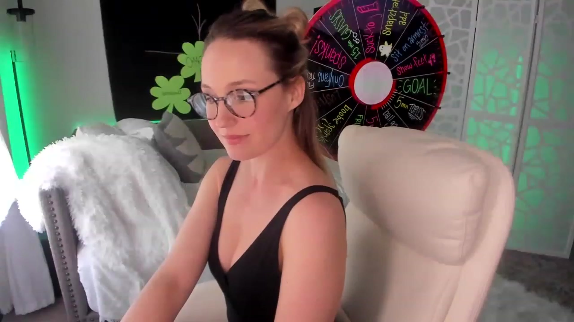 Gallery image thumbnail from LilLadyBird's myfreecams stream on, 03/07/2023, 23:53 image 1 of 20