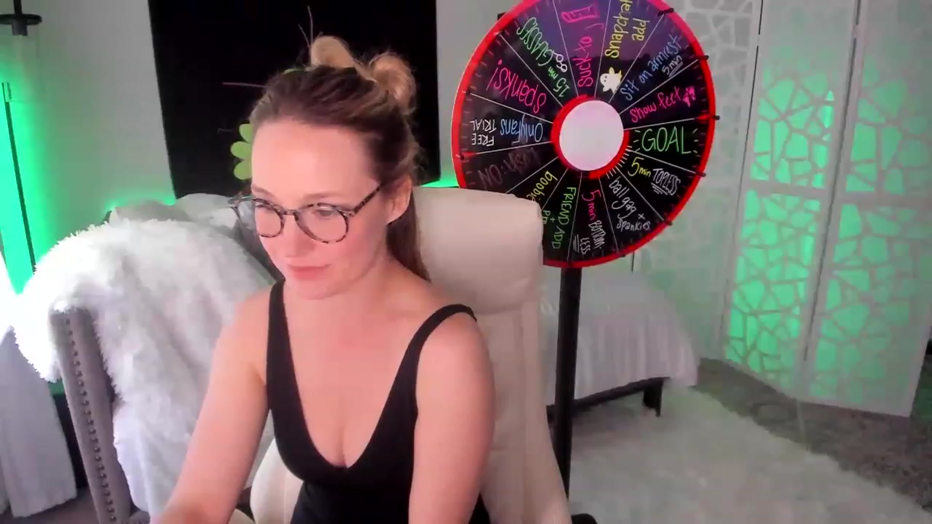 Gallery image thumbnail from LilLadyBird's myfreecams stream on, 03/07/2023, 23:53 image 17 of 20